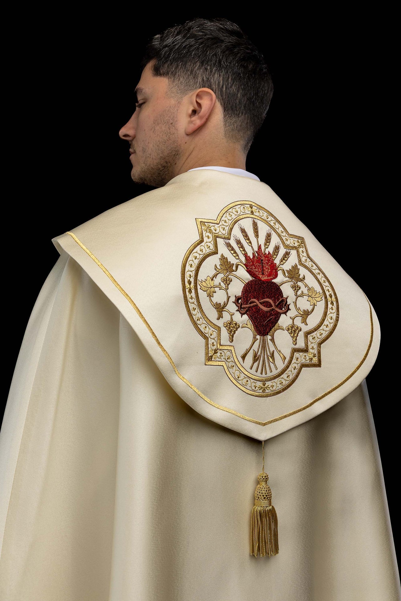 Kapa liturgiczna z haftem Najświętszego Serca Jezusa - CHASUBLES.COM
