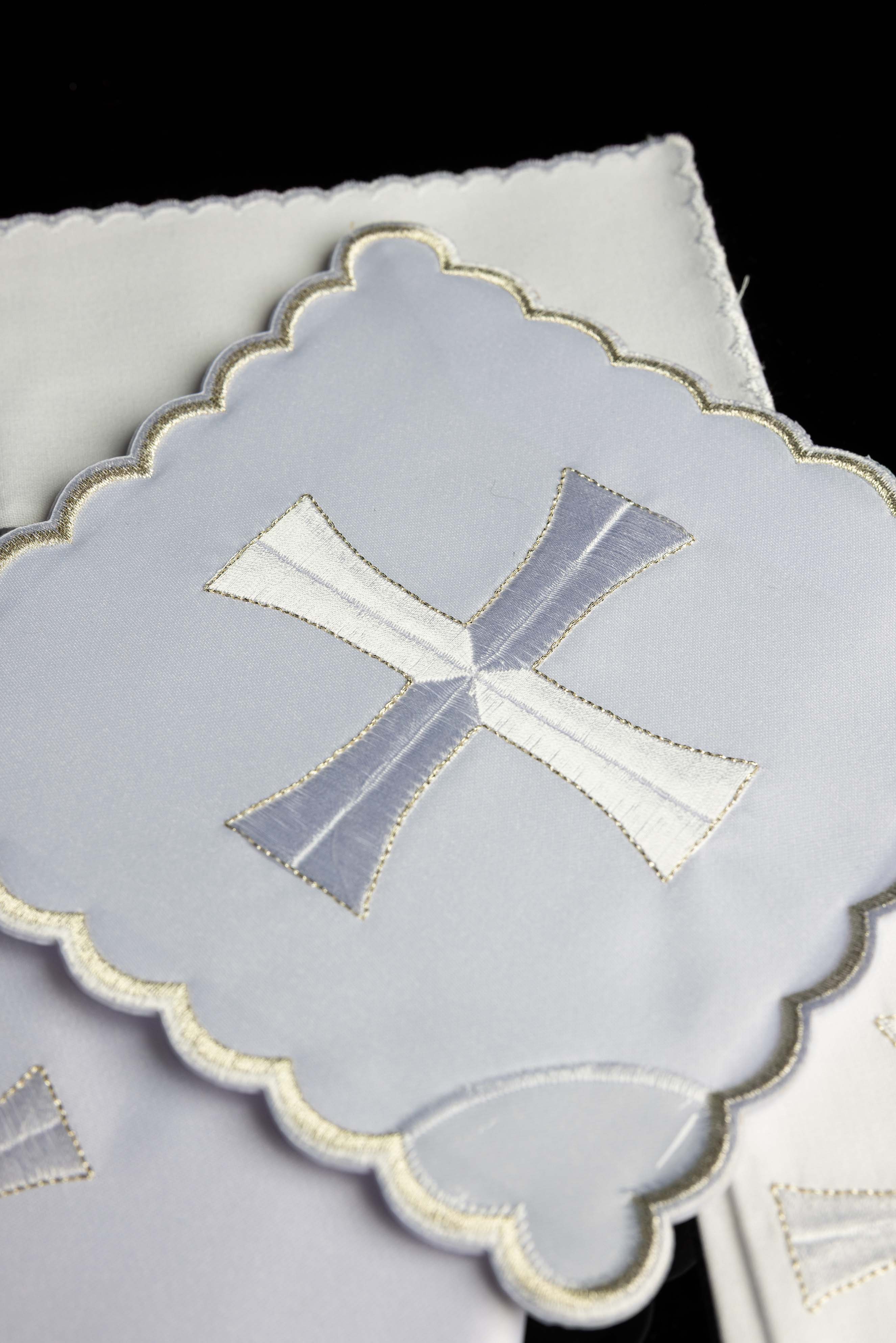 Chalice Linens with simple white embroidered Motif