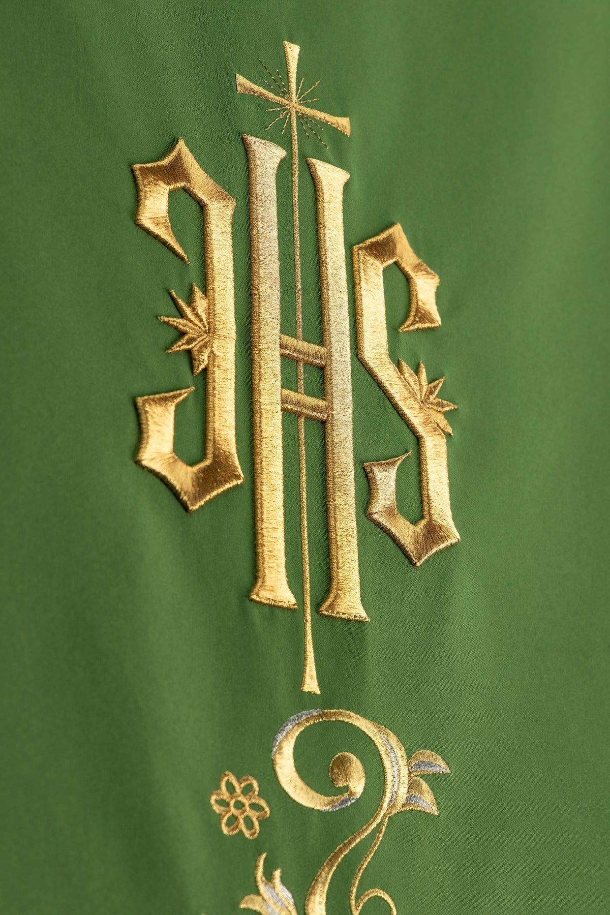 Green Lectern Cloth with Embroidered IHS and Botanical Ornament