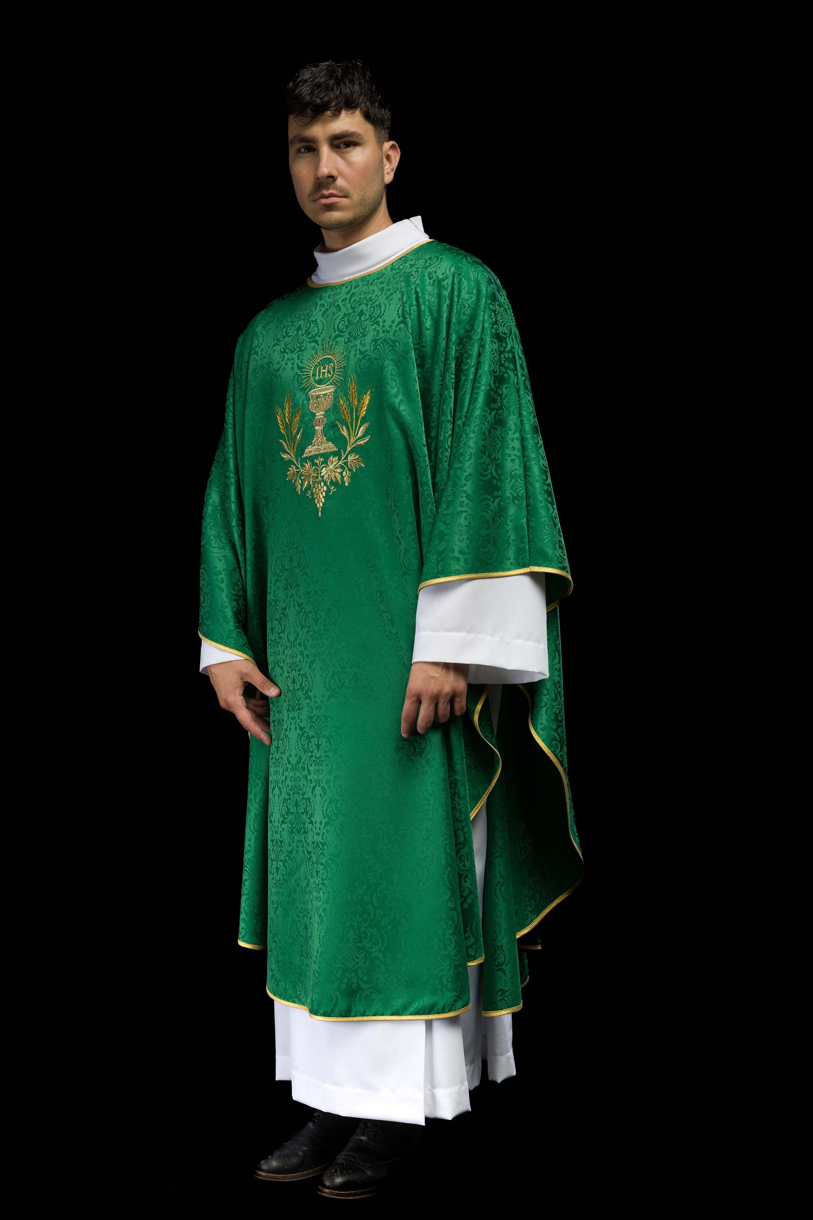 Green liturgical chasuble with embroidered chalice and host on jacquard fabric - CHASUBLES.COM