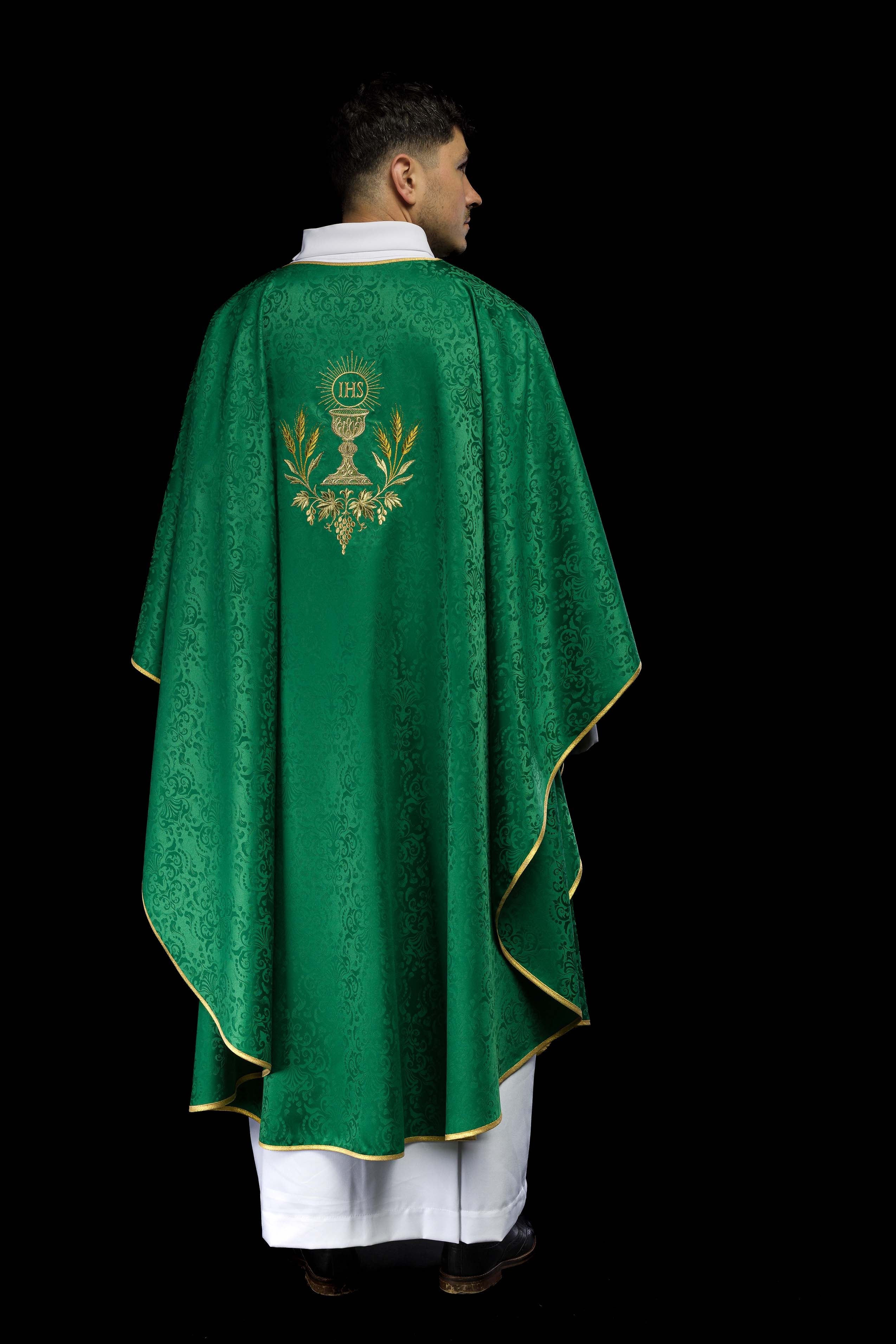 Green liturgical chasuble with embroidered chalice and host on jacquard fabric - CHASUBLES.COM