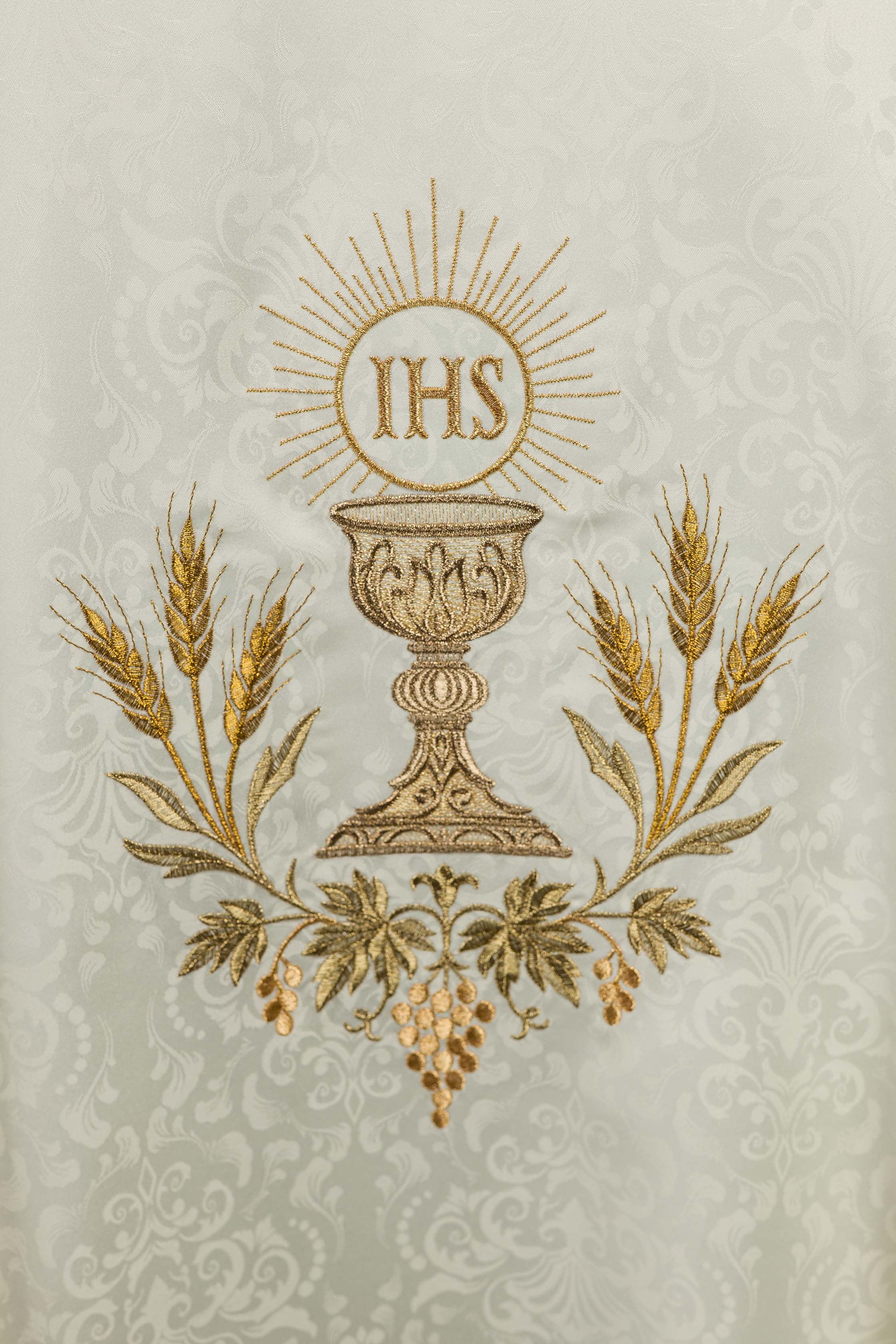 Ecru Liturgical Chasuble with Embroidered Chalice and Host on Jacquard Fabric - CHASUBLES.COM