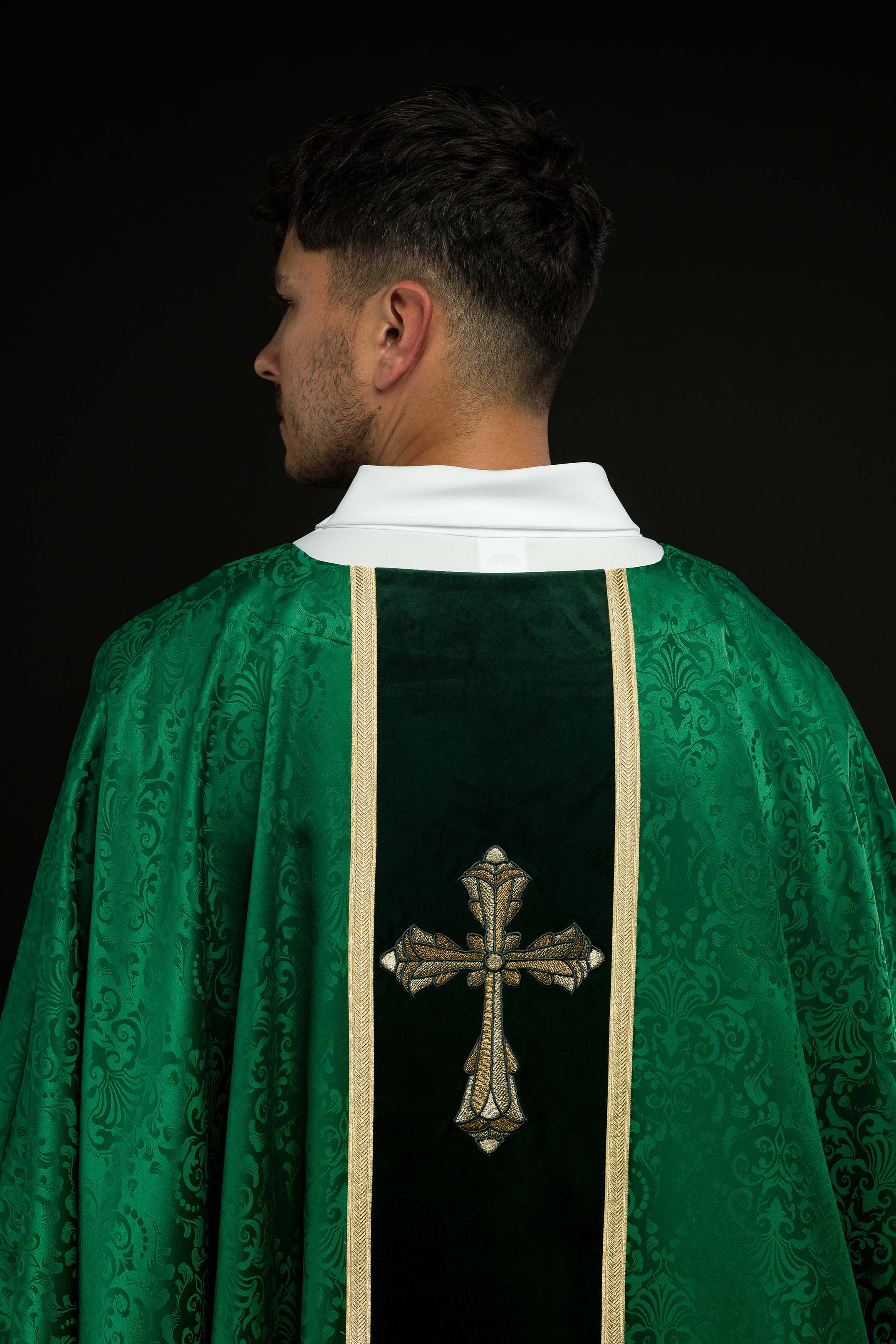 Green liturgical chasuble with stole and cross embroidery on jacquard fabric - CHASUBLES.COM