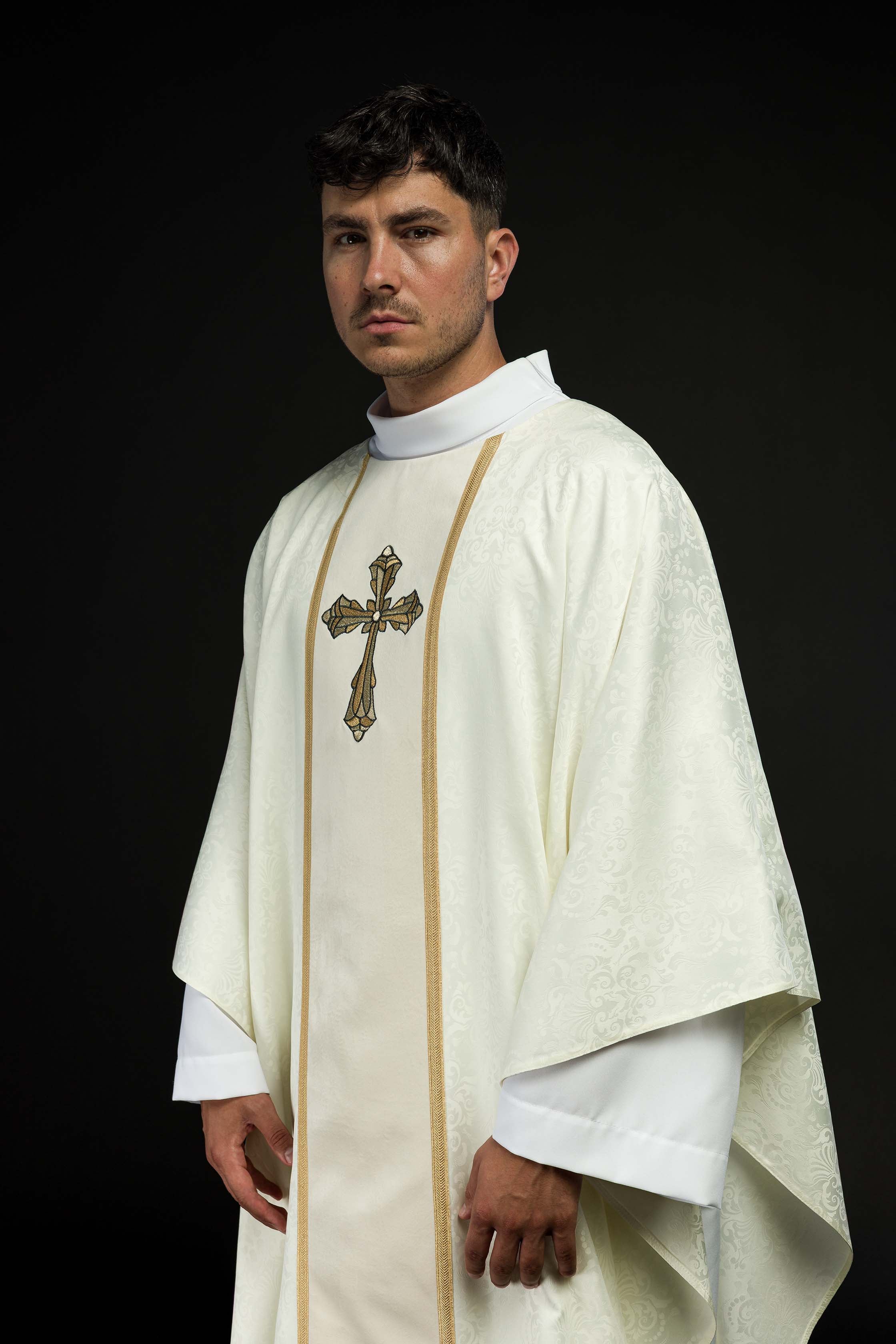 Ecru Liturgical Chasuble with Central Band and Embroidered Cross on Jacquard Fabric - CHASUBLES.COM