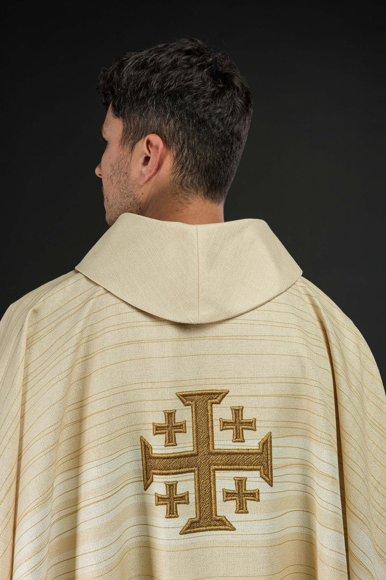 Ornat drukowany z Krzyżem Jerozolimskim ecru - CHASUBLES.COM