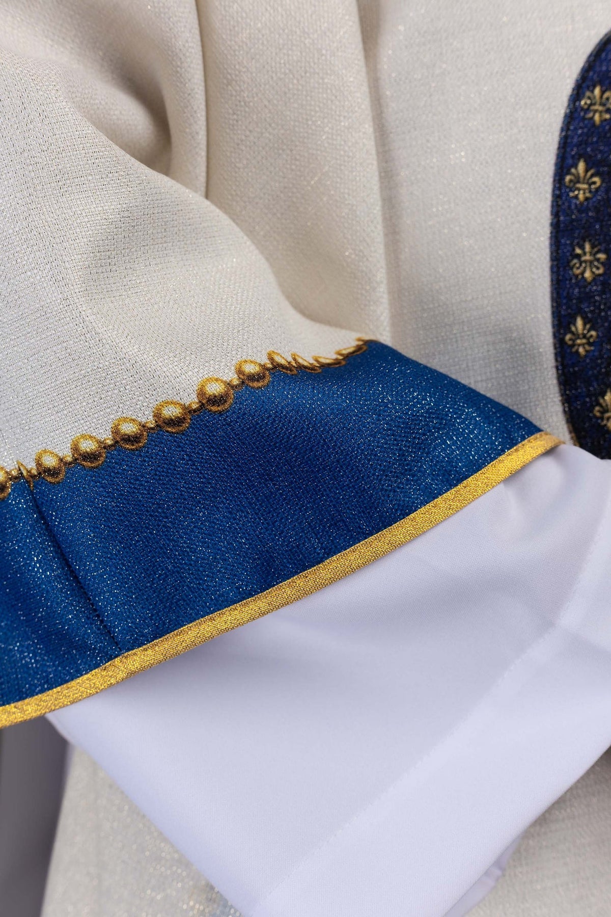 Ecru Chasuble with a Printed Image of Our Lady of Częstochowa