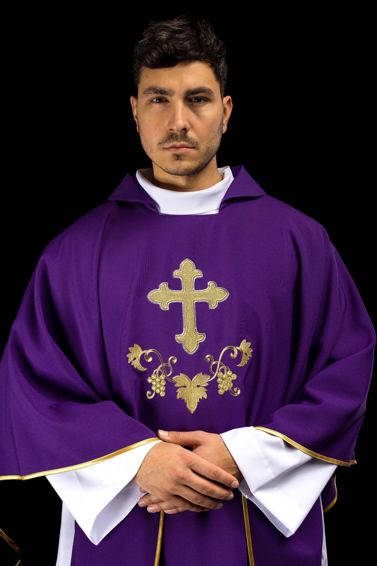 Embroidered chasuble with cross symbol and wide collar purple