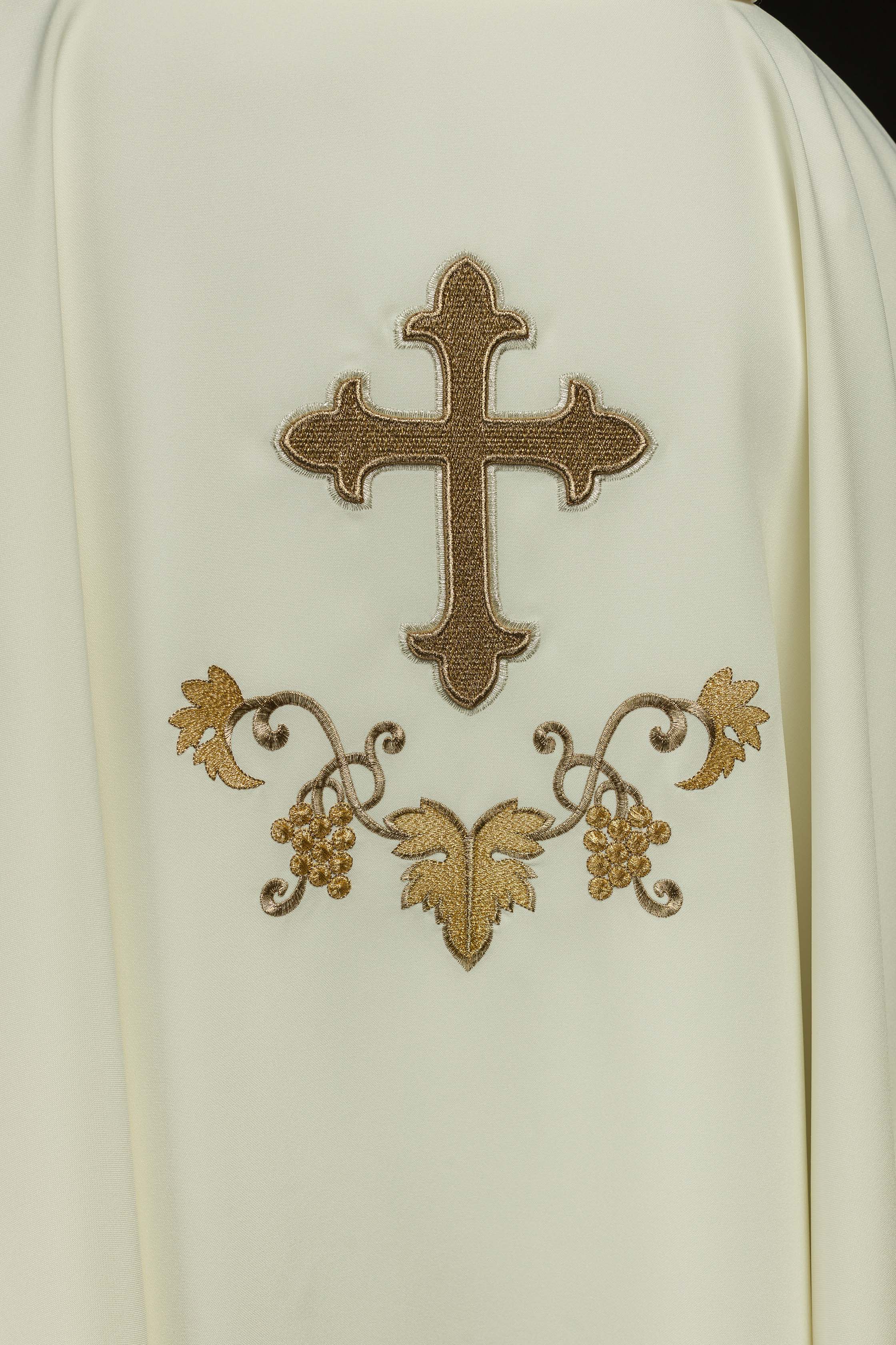 Chasuble with embroidered cross symbol and wide ecru collar