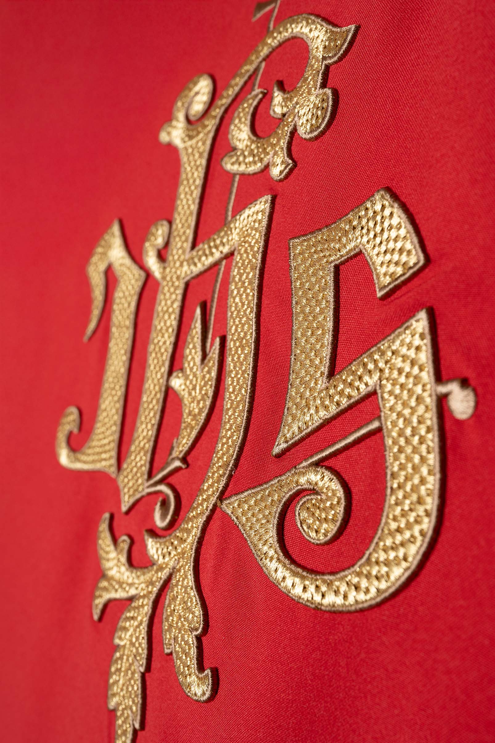 Red chasuble with golden IHS embroidery - CHASUBLES.COM