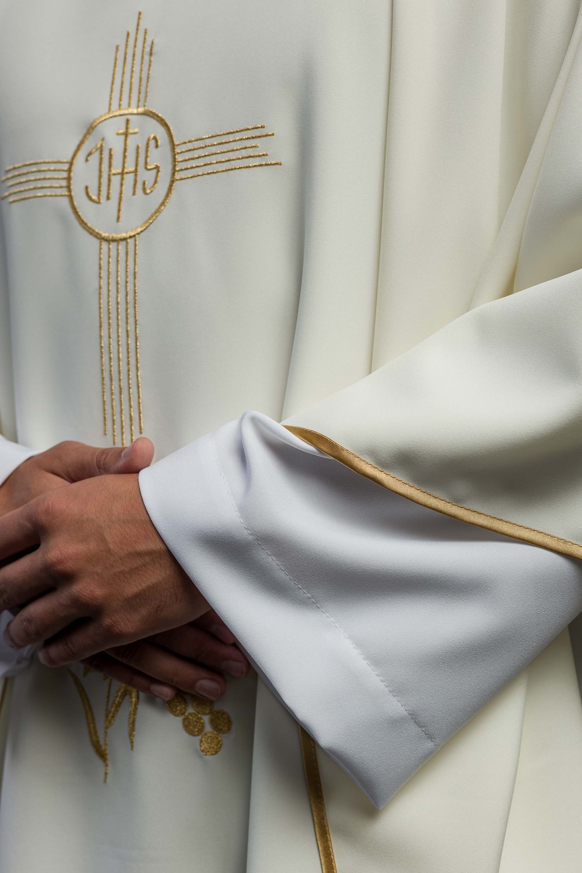 Chasuble with IHS embroidery in ecru - CHASUBLES.COM