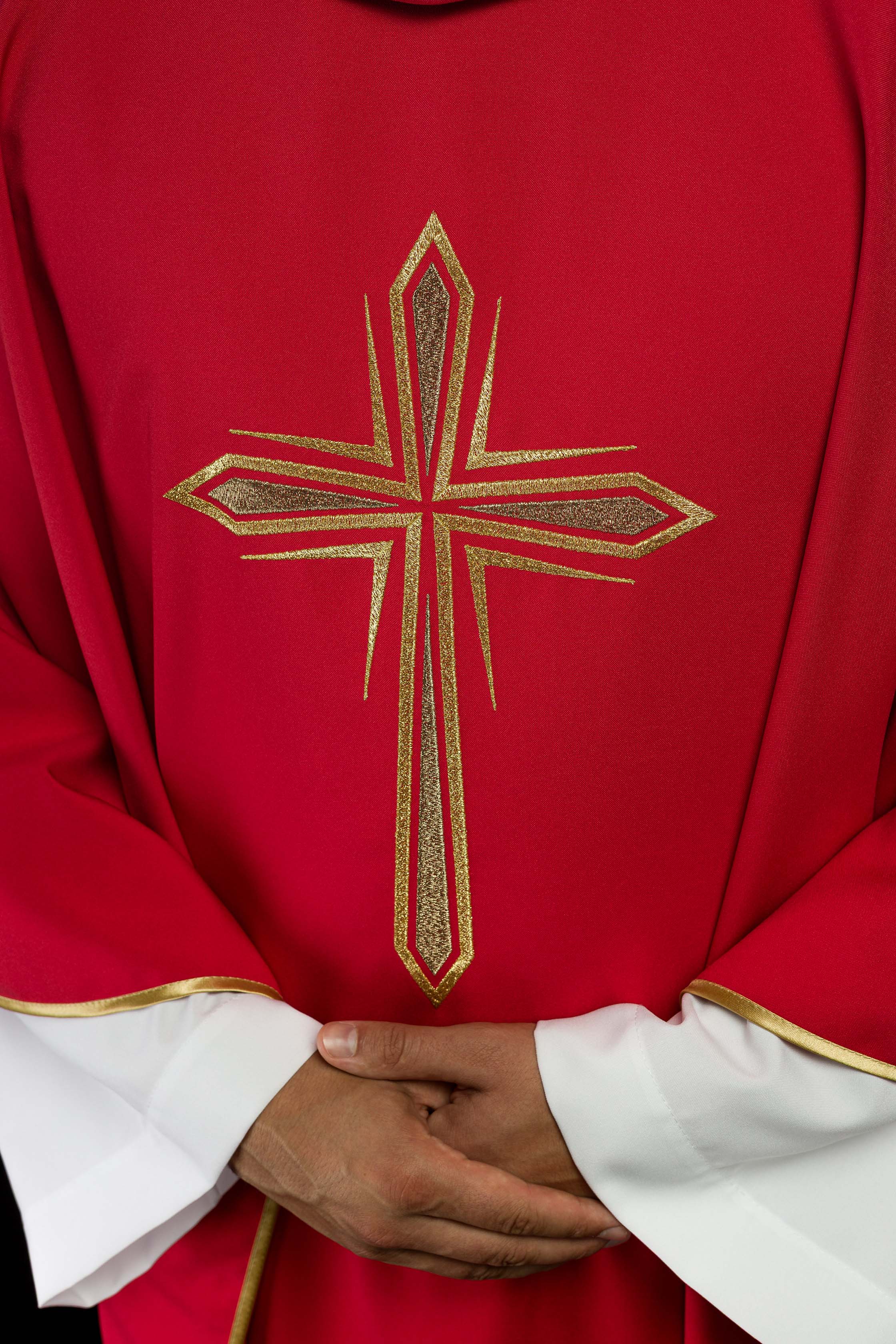 Red chasuble embroidered with cross pattern - CHASUBLES.COM