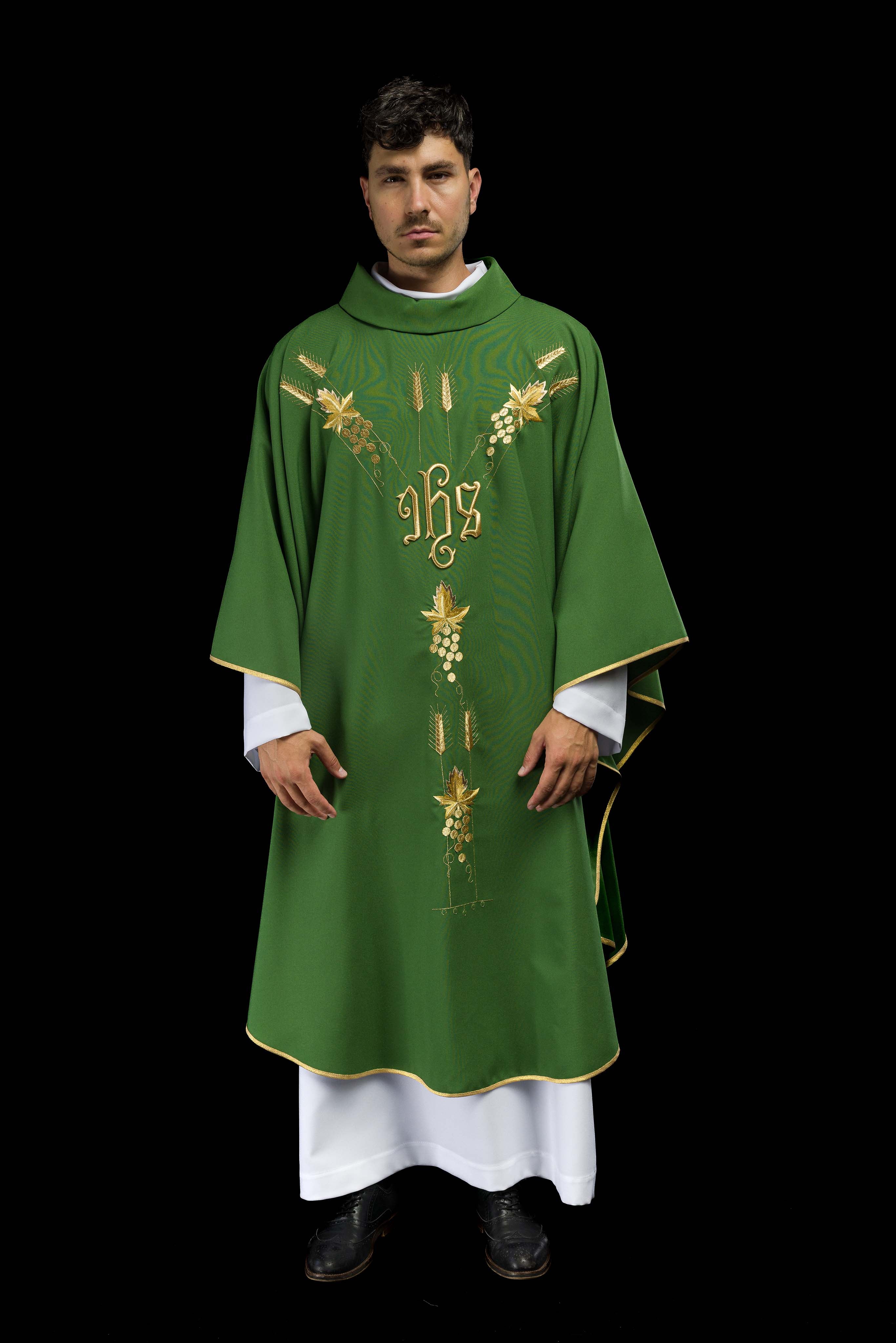Chasuble embroidered with IHS and grape symbols in green - CHASUBLES.COM