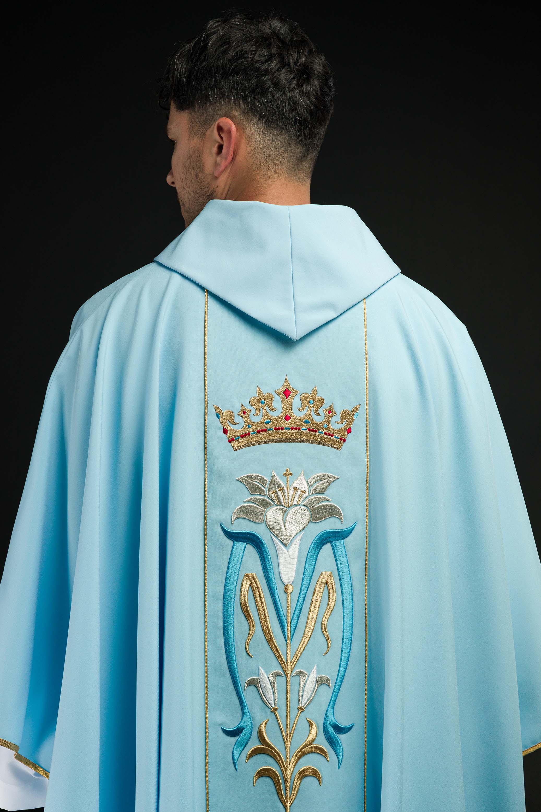 Blue liturgical Marian chasuble embroidered with a crown - CHASUBLES.COM