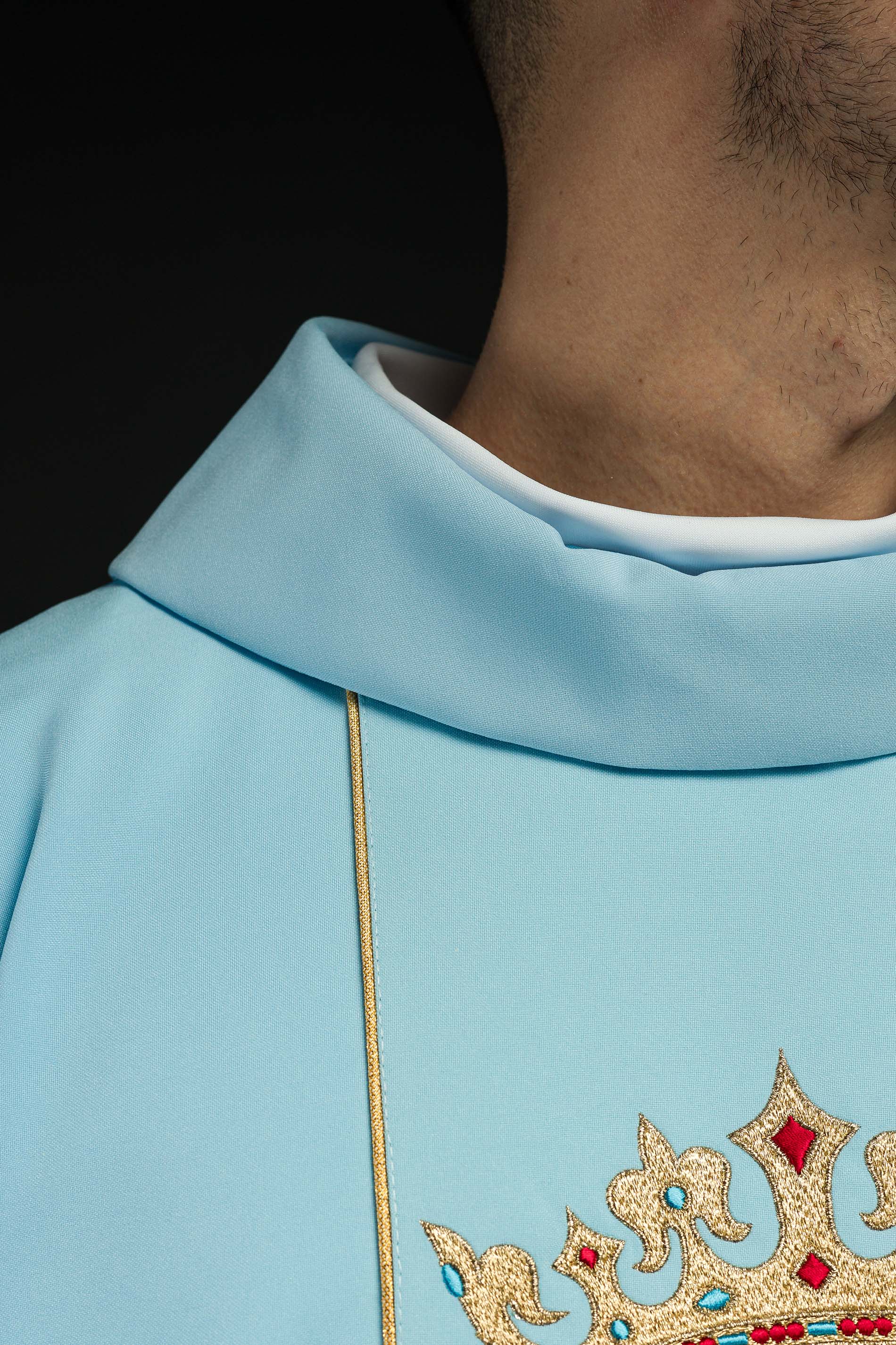Blue liturgical Marian chasuble embroidered with a crown - CHASUBLES.COM