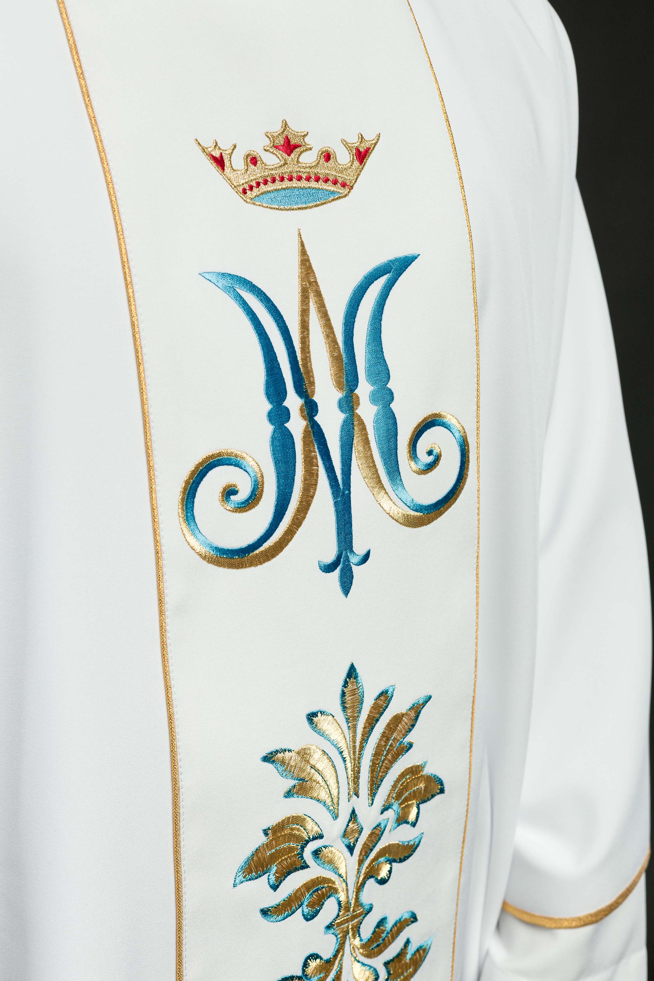 Chasuble embroidered with Mary motif in White