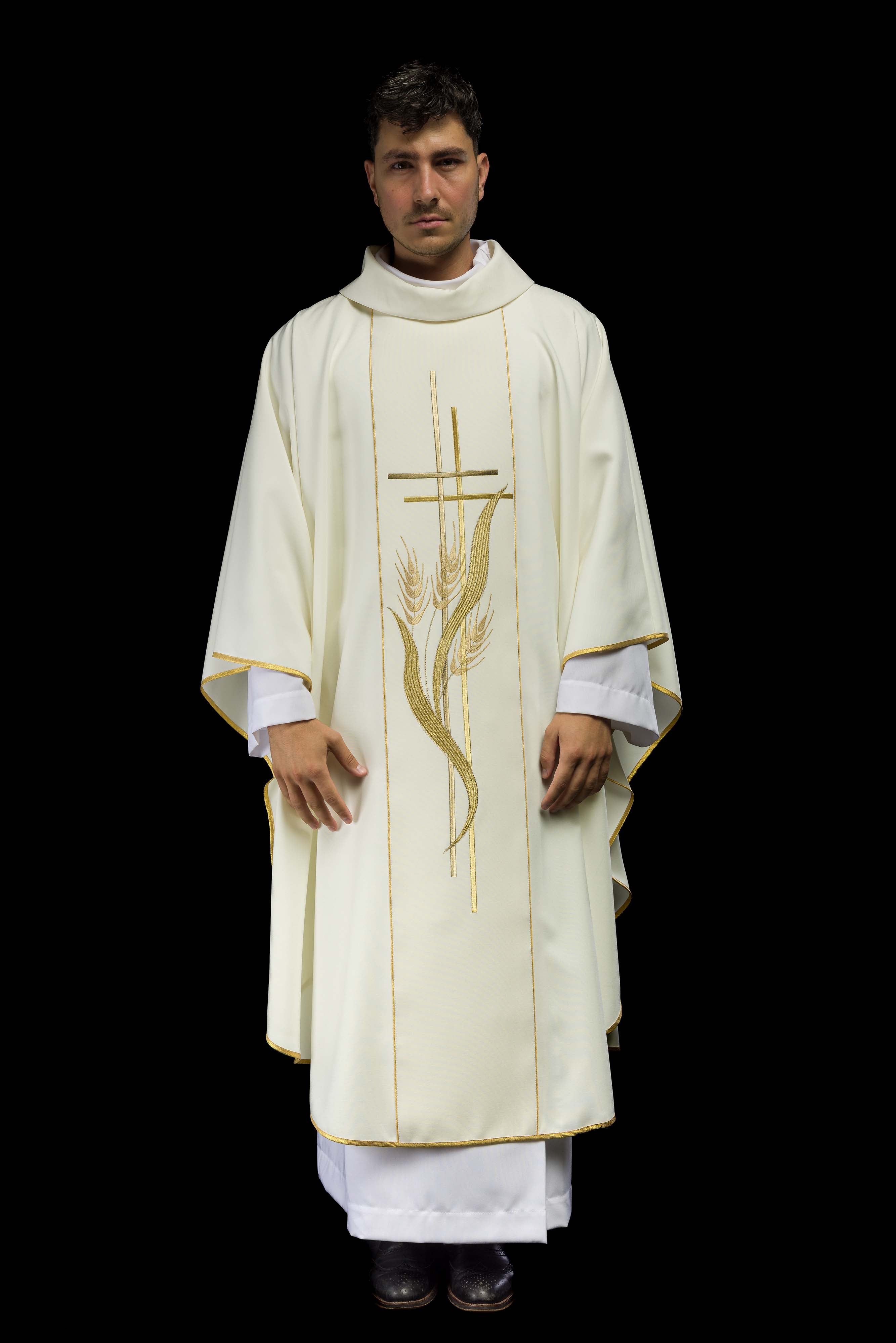 Chasuble embroidered with motifs of cross and wheat in ecru
