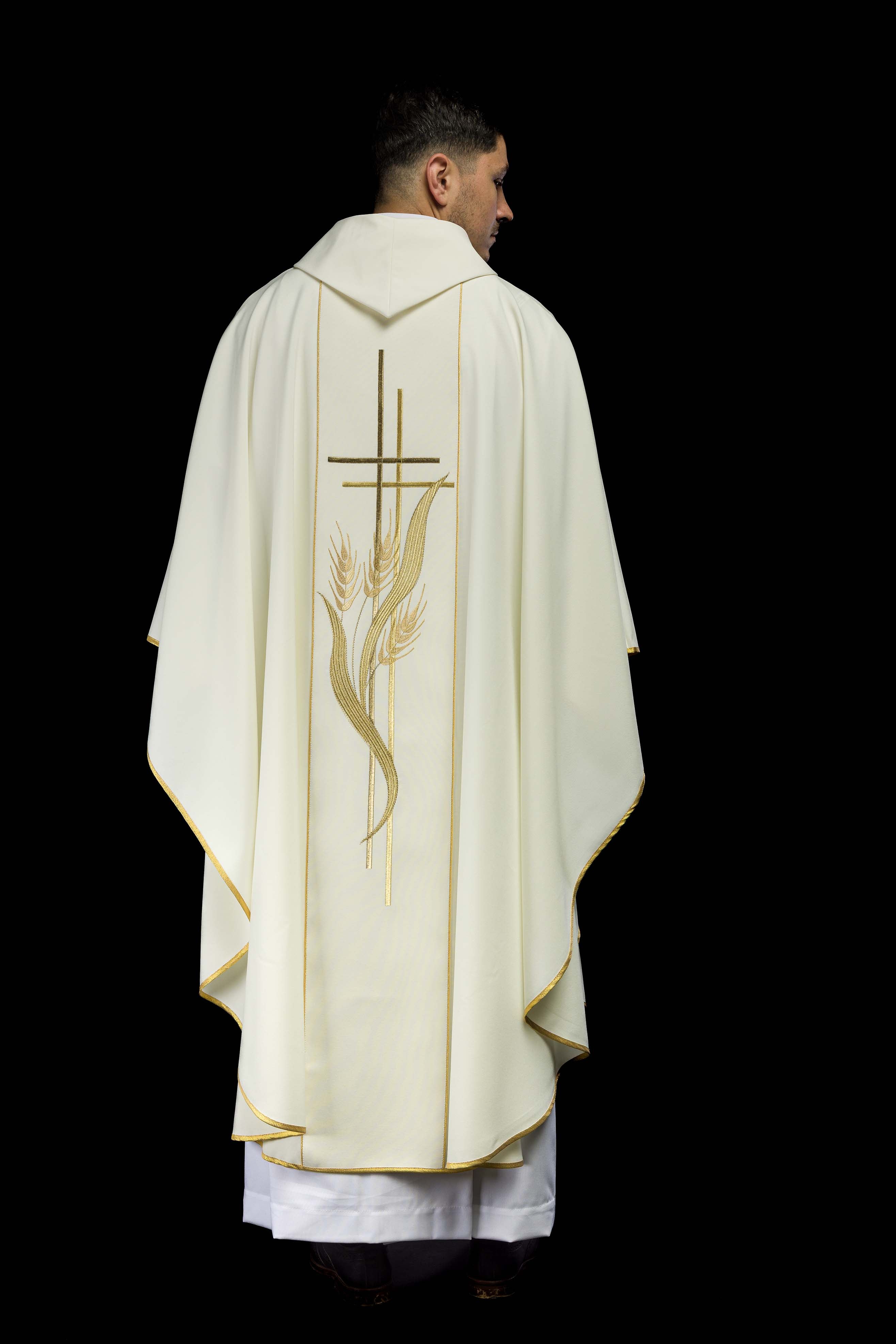 Chasuble embroidered with motifs of cross and wheat in ecru