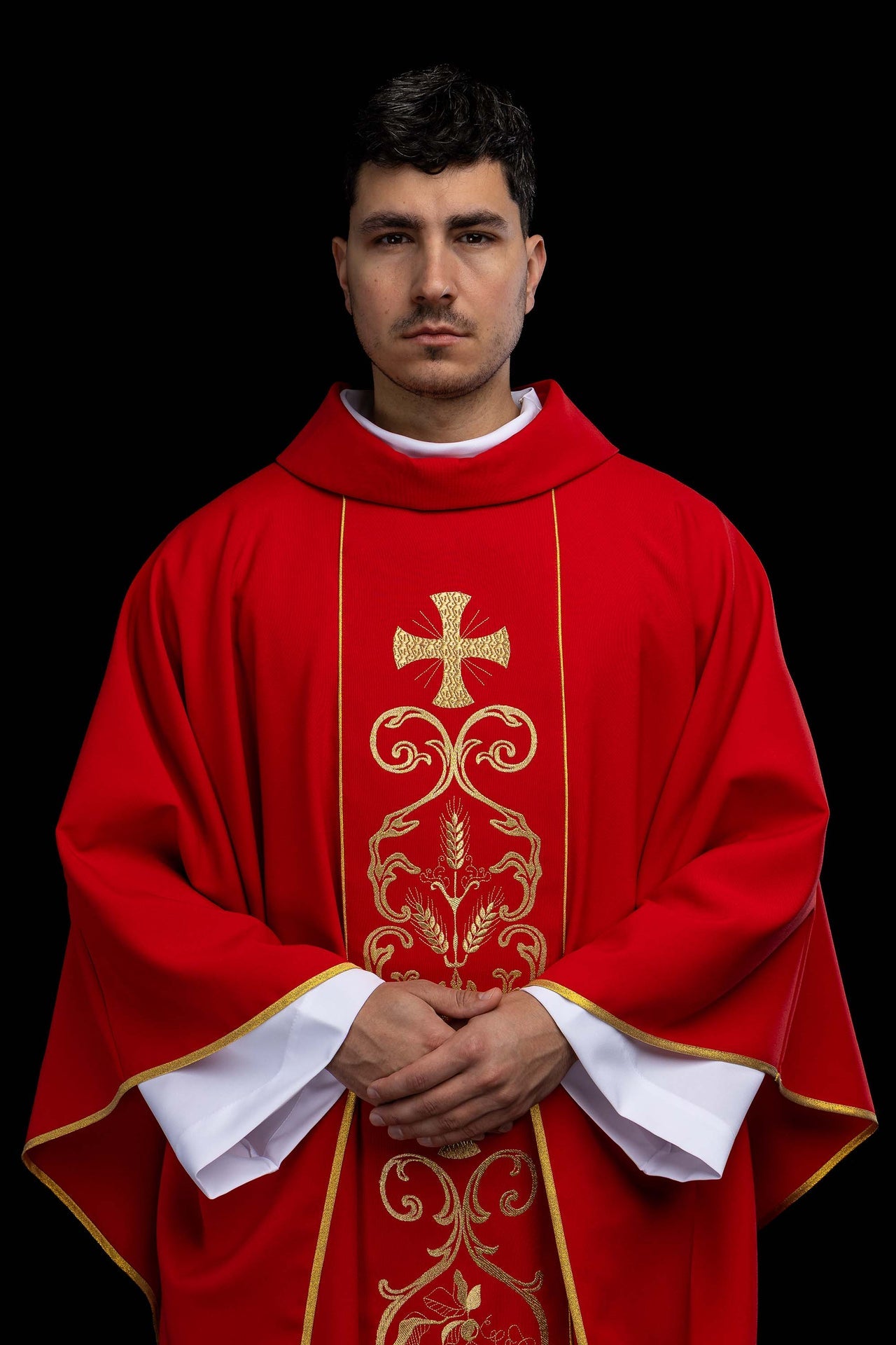 Czerwony ornat liturgiczny zdobiony haftowanym pasem - CHASUBLES.COM