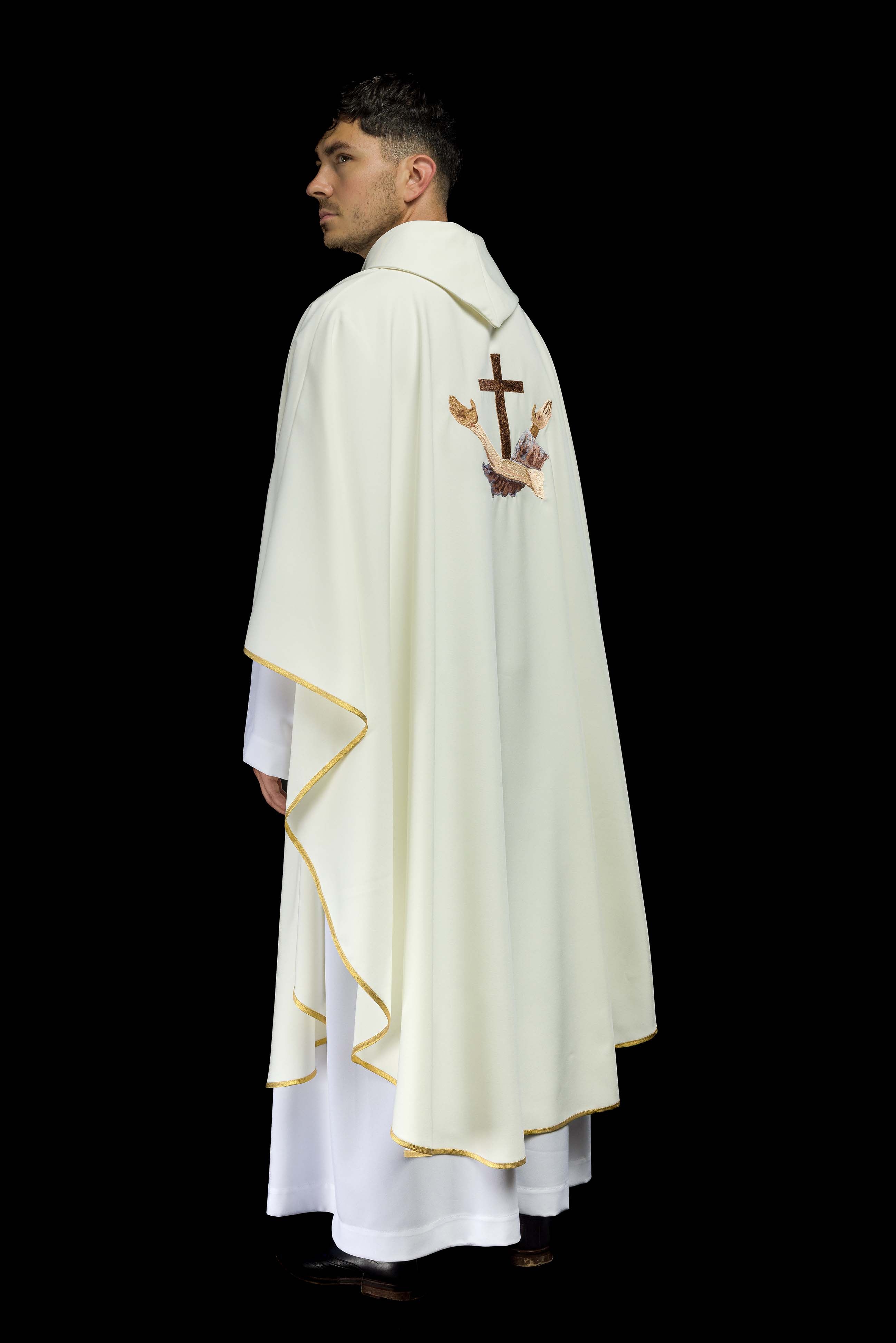 Liturgical chasuble with a Franciscan cross in ecru - CHASUBLES.COM