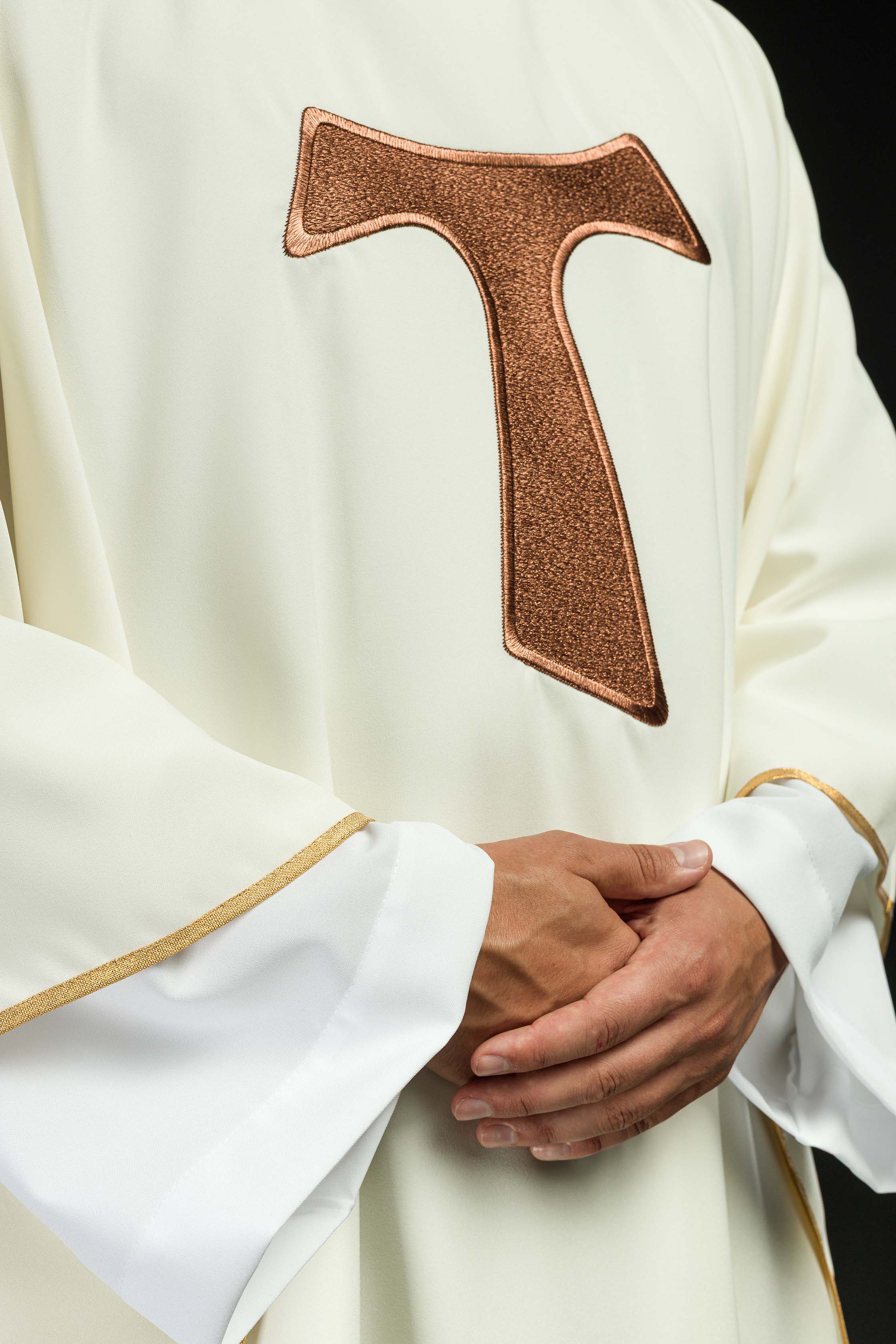 Liturgical chasuble with a Franciscan cross in ecru - CHASUBLES.COM