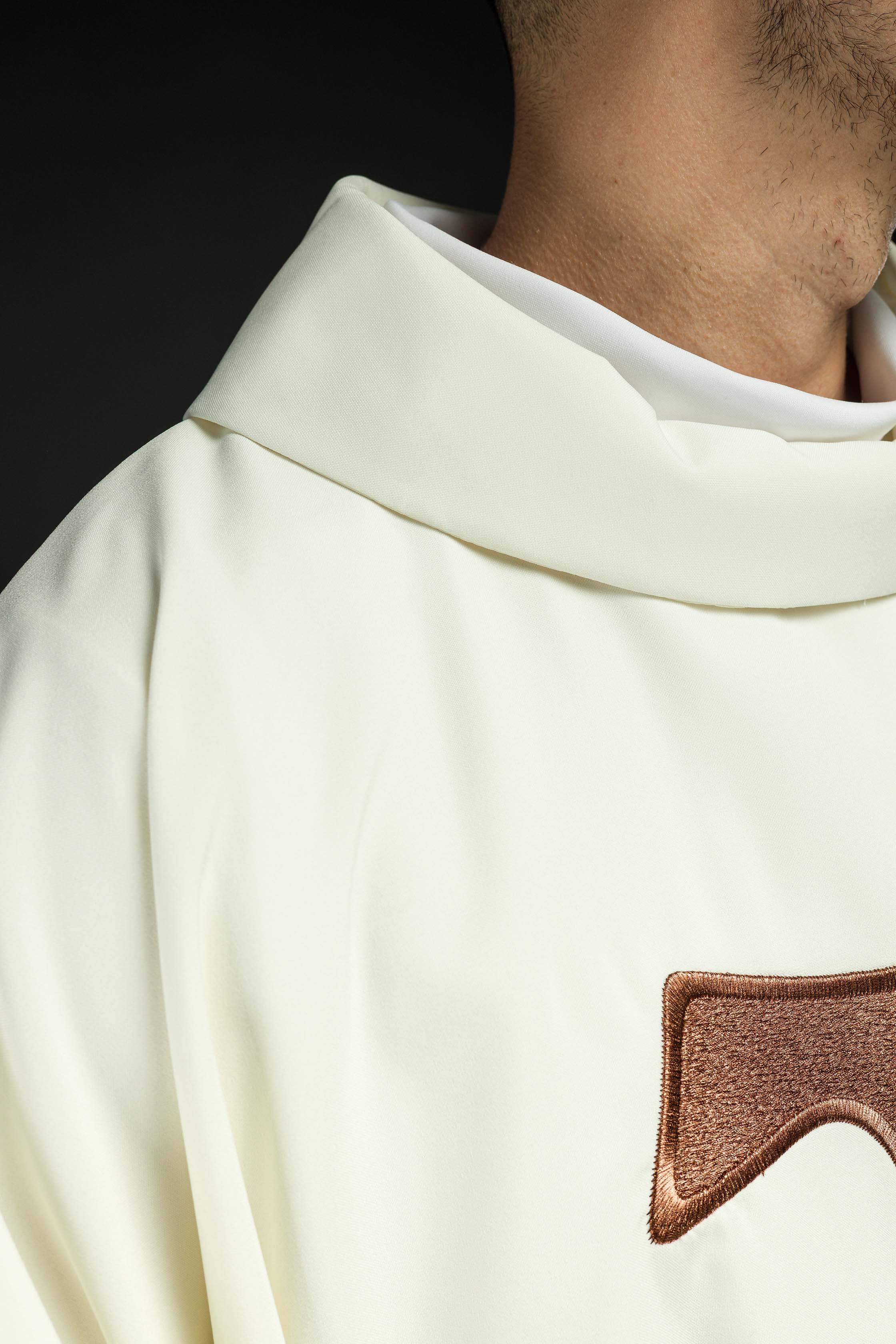 Liturgical chasuble with a Franciscan cross in ecru - CHASUBLES.COM