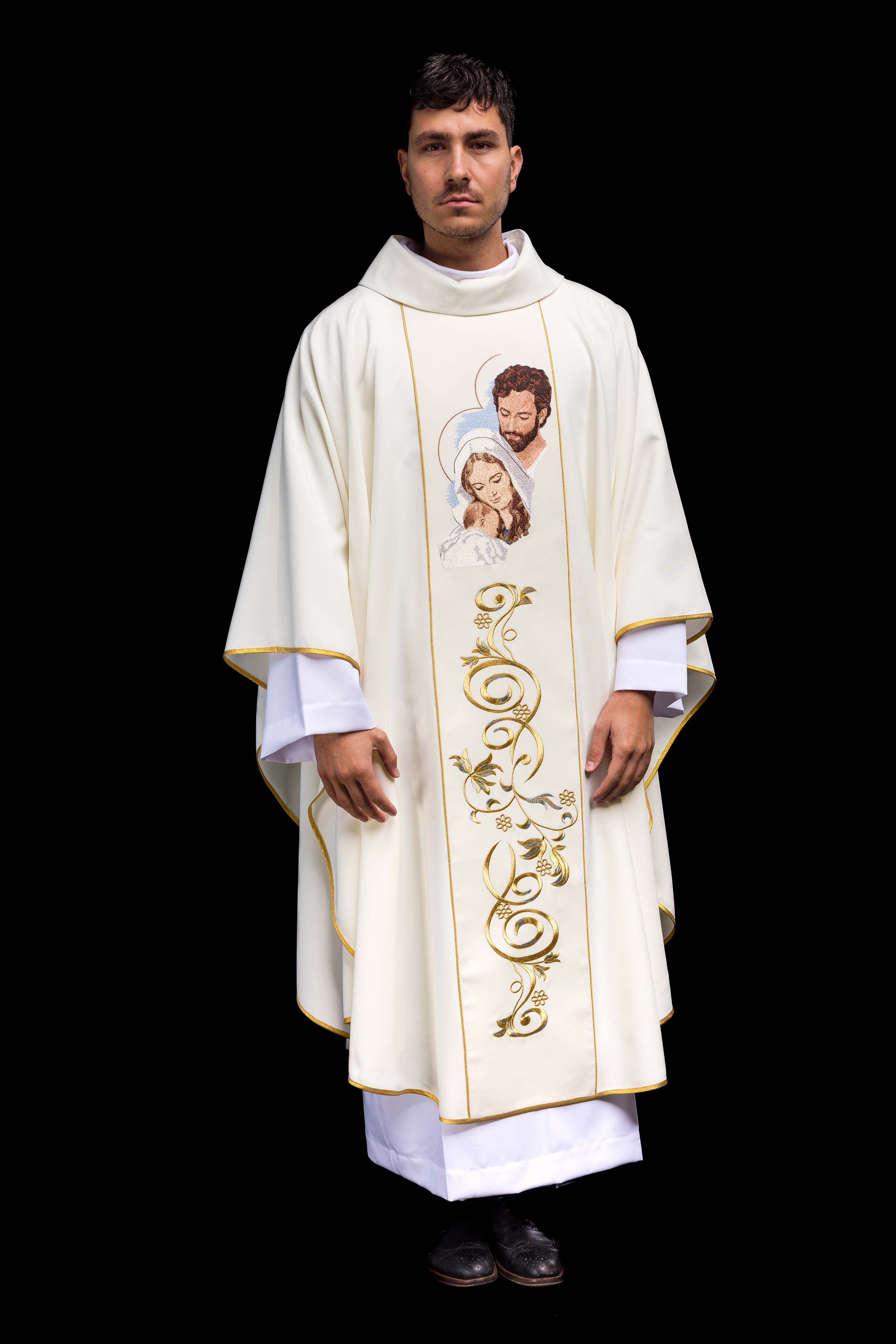 Chasuble richly embroidered with an image of the Holy Family in ecru