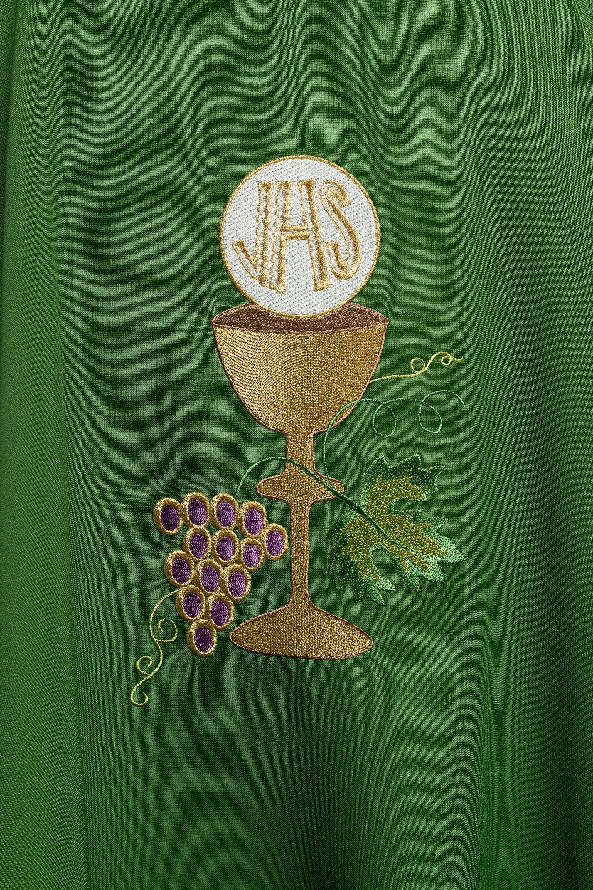 Chasuble Chalice Cross and Grapes in green - CHASUBLES.COM