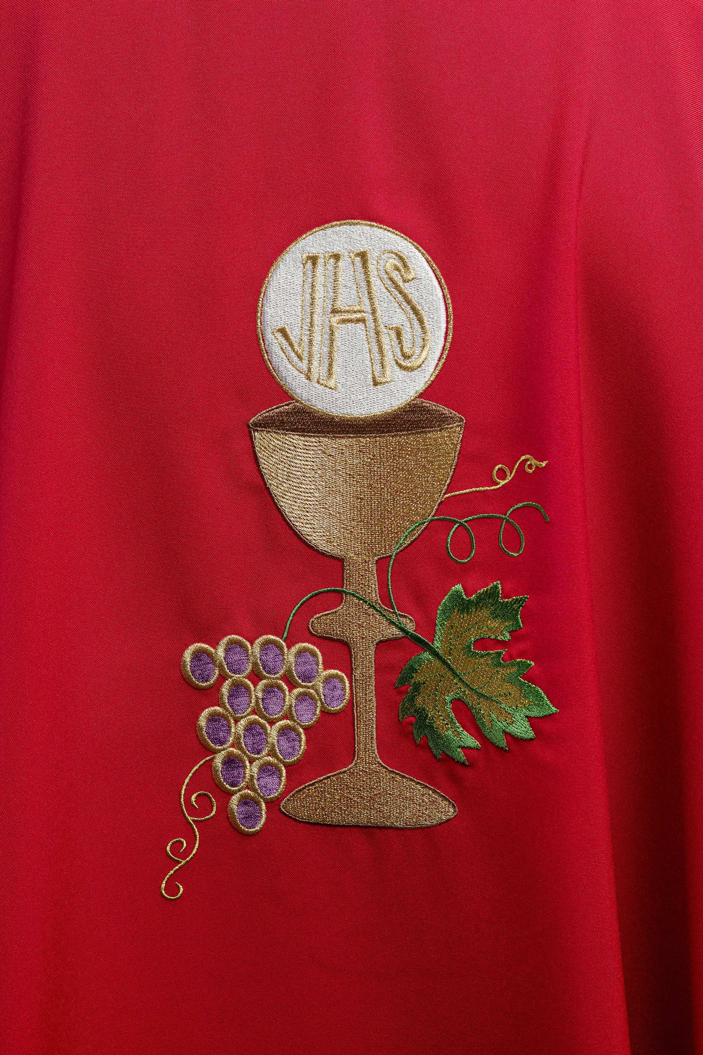 Chasuble Chalice Cross and Grapes in red - CHASUBLES.COM