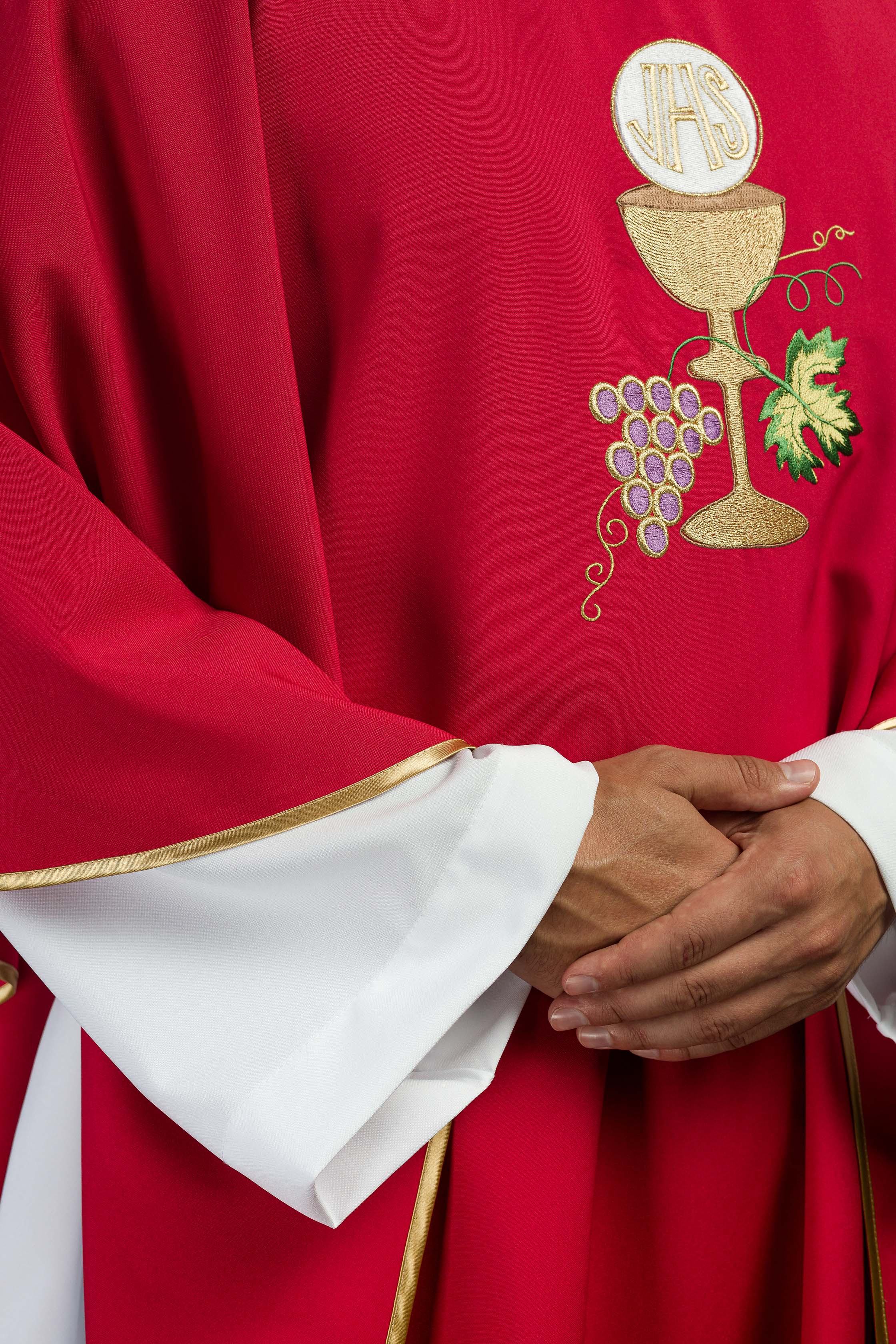 Chasuble Chalice Cross and Grapes in red - CHASUBLES.COM