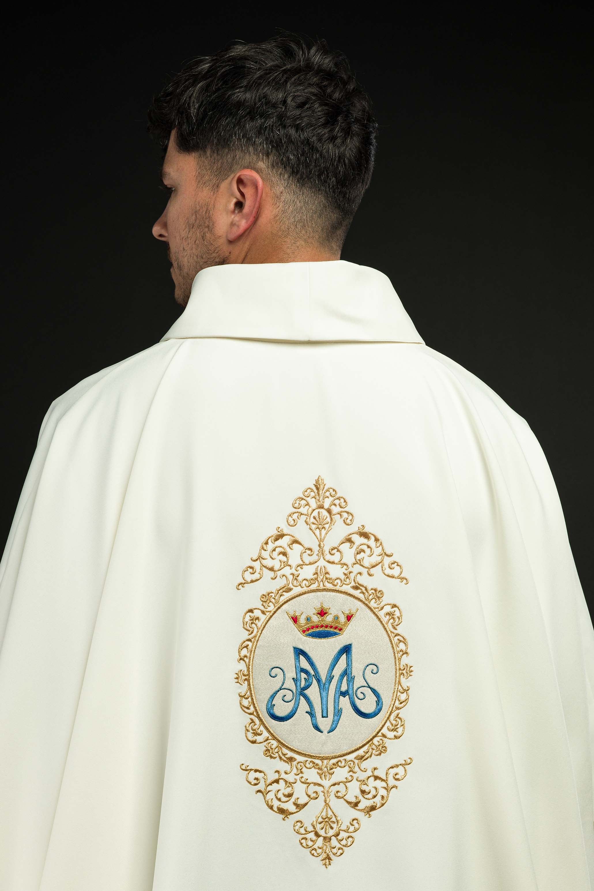 Chasuble with Marian motif framed by gold embroidery - CHASUBLES.COM