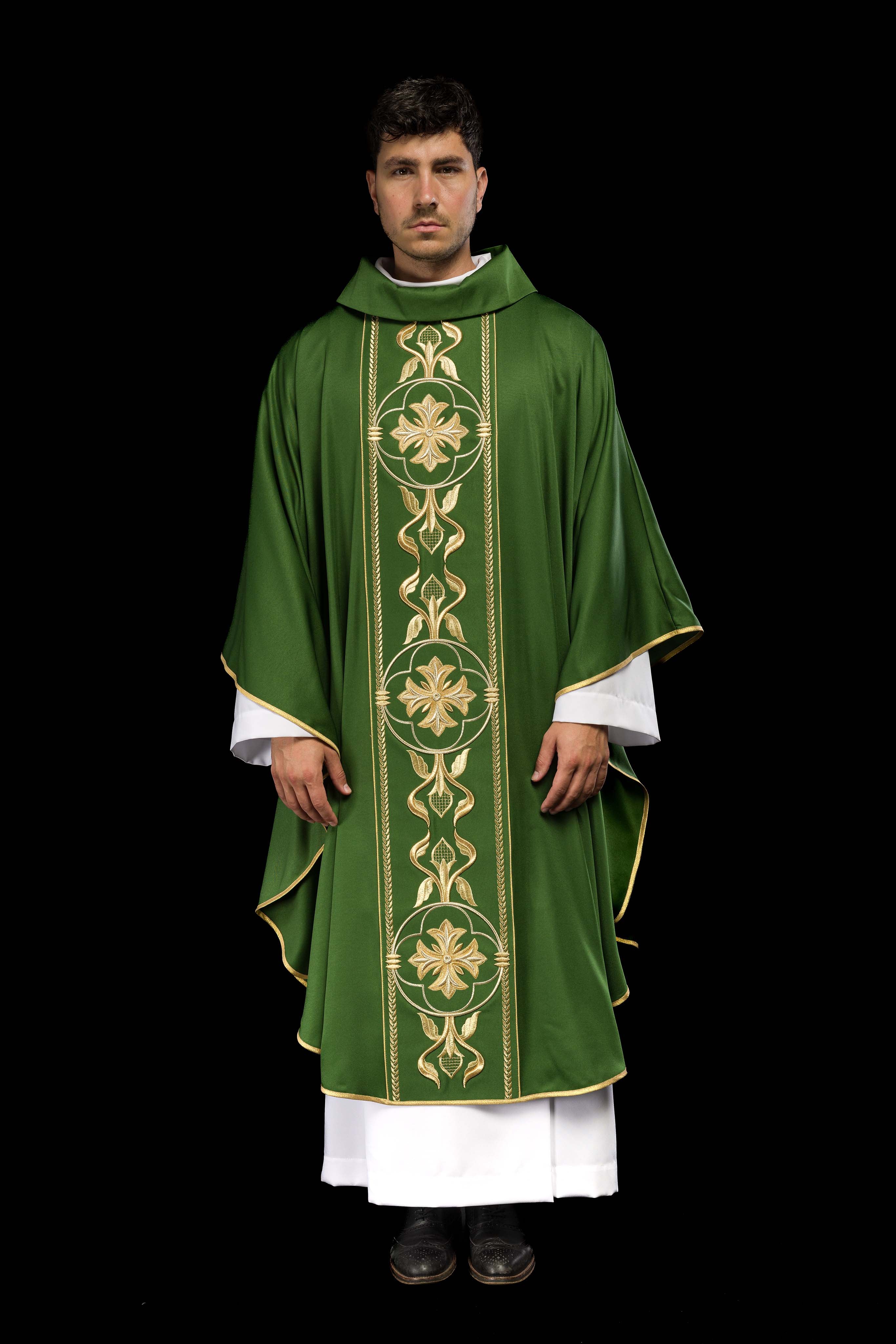 Richly embroidered green chasuble - CHASUBLES.COM