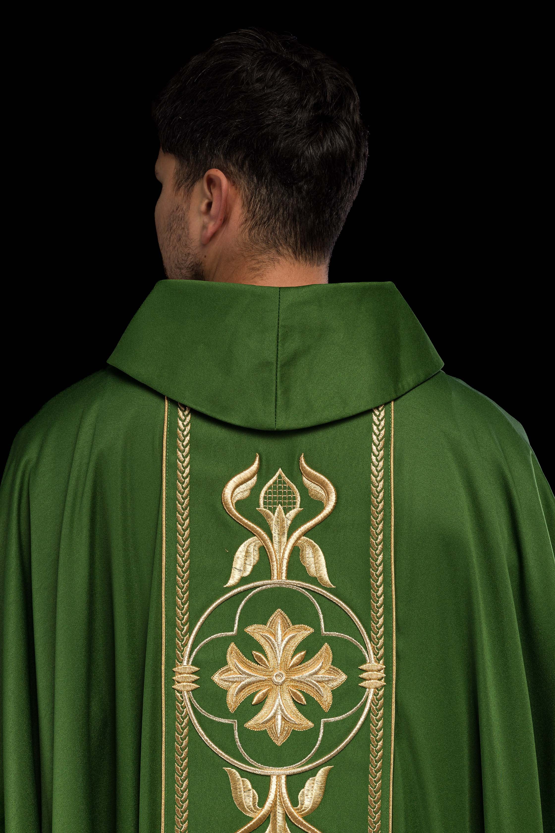 Richly embroidered green chasuble - CHASUBLES.COM