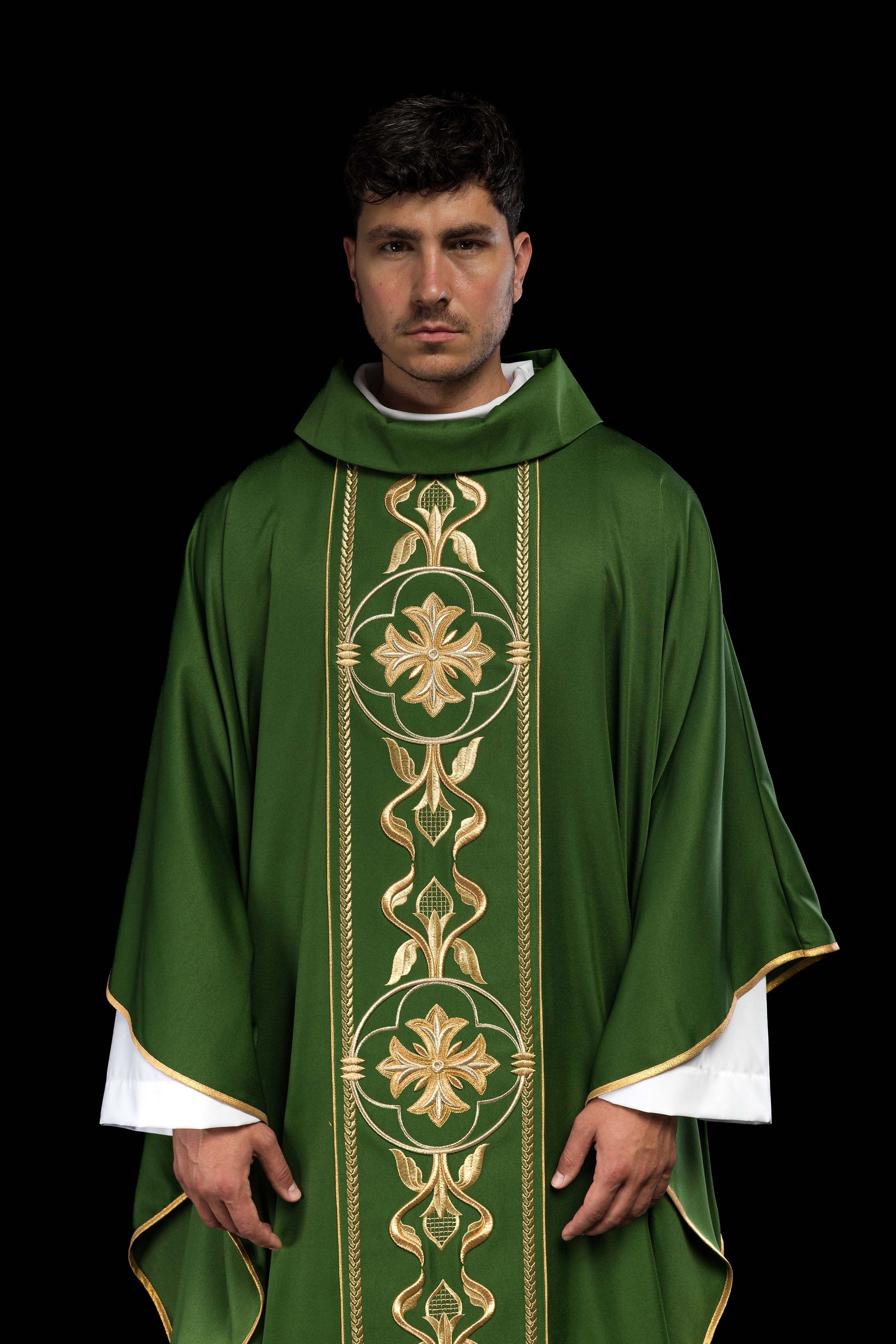 Richly embroidered green chasuble - CHASUBLES.COM