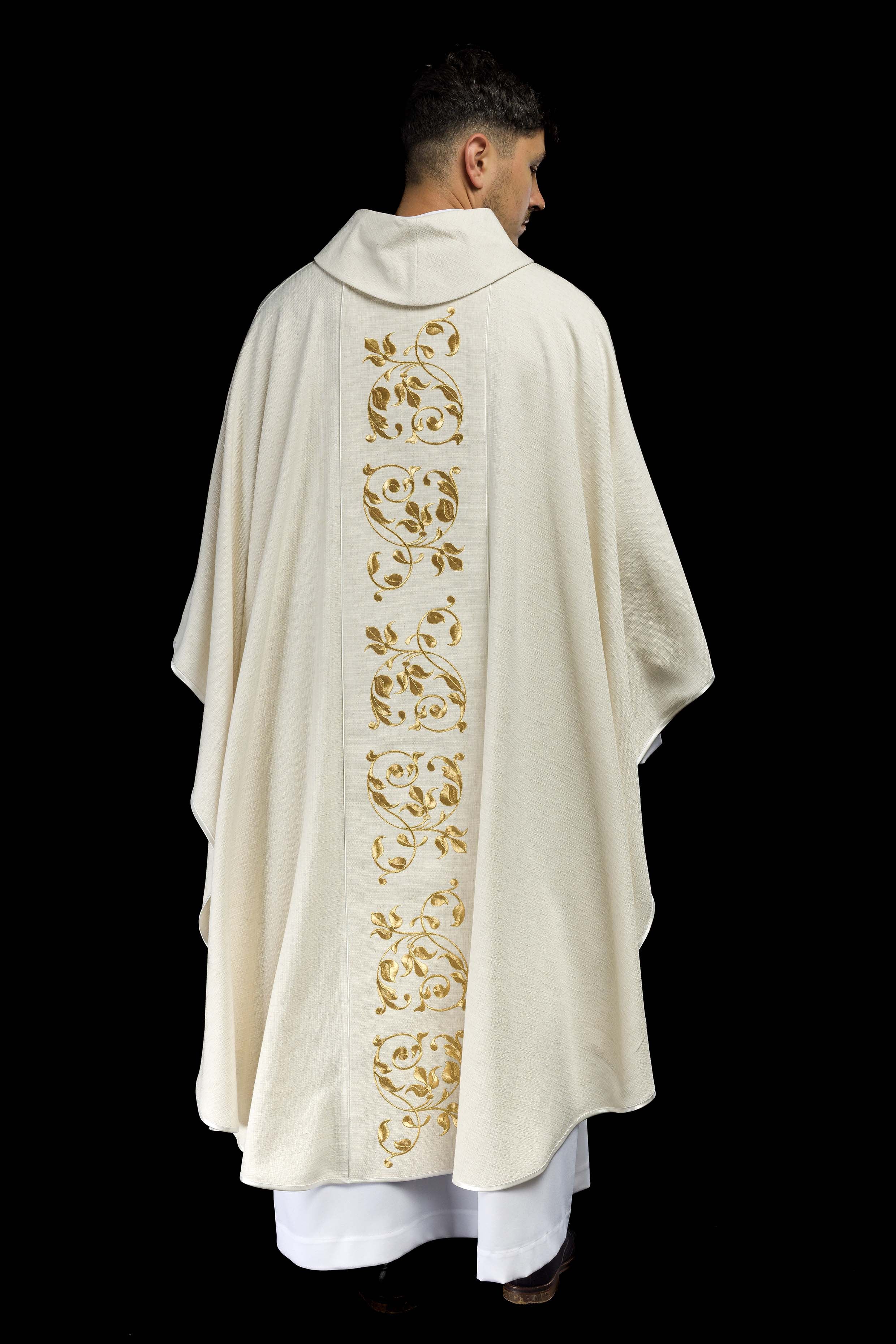Chasuble embroidered with Holy Family motif in gold - CHASUBLES.COM