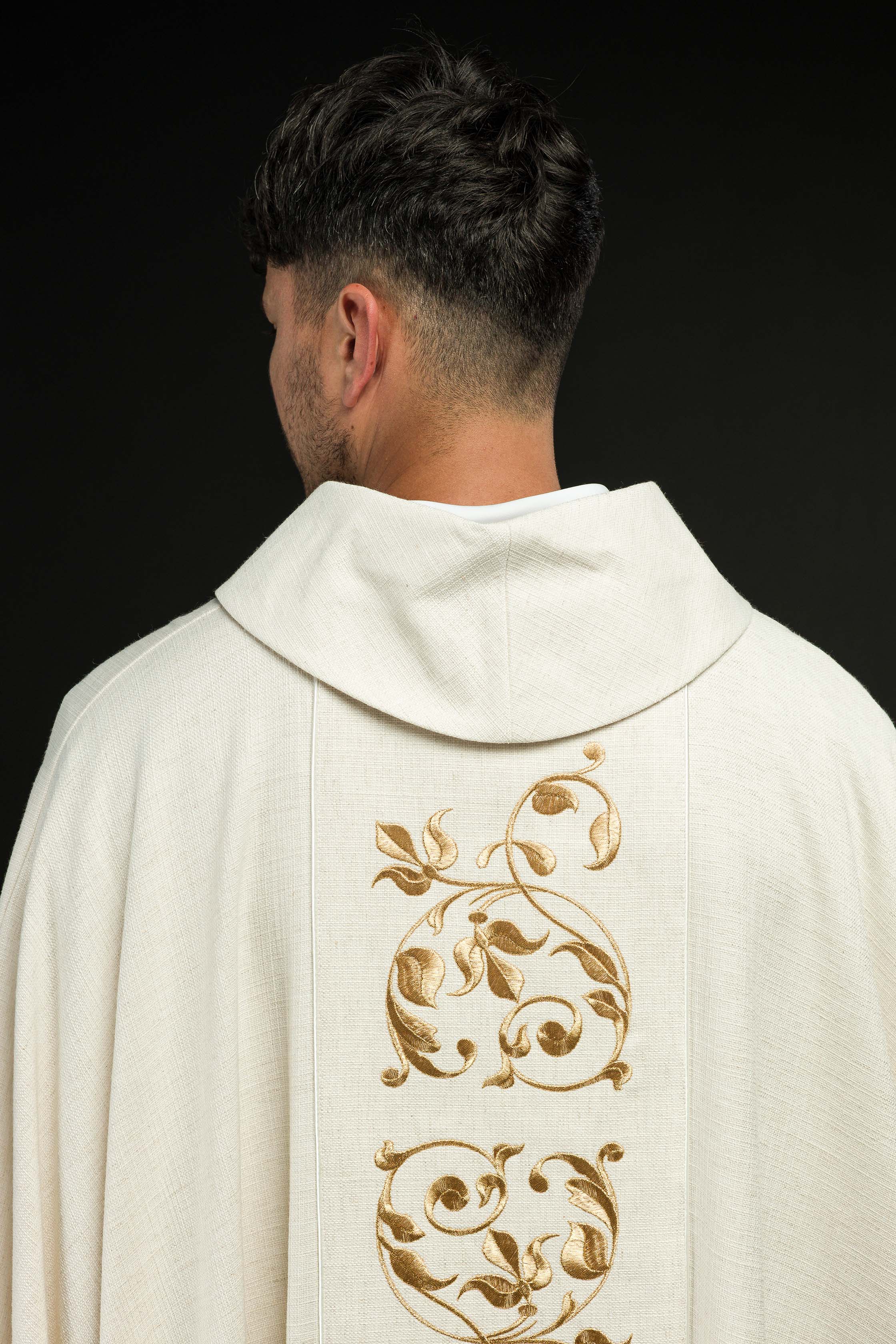 Chasuble embroidered with Holy Family motif in gold - CHASUBLES.COM