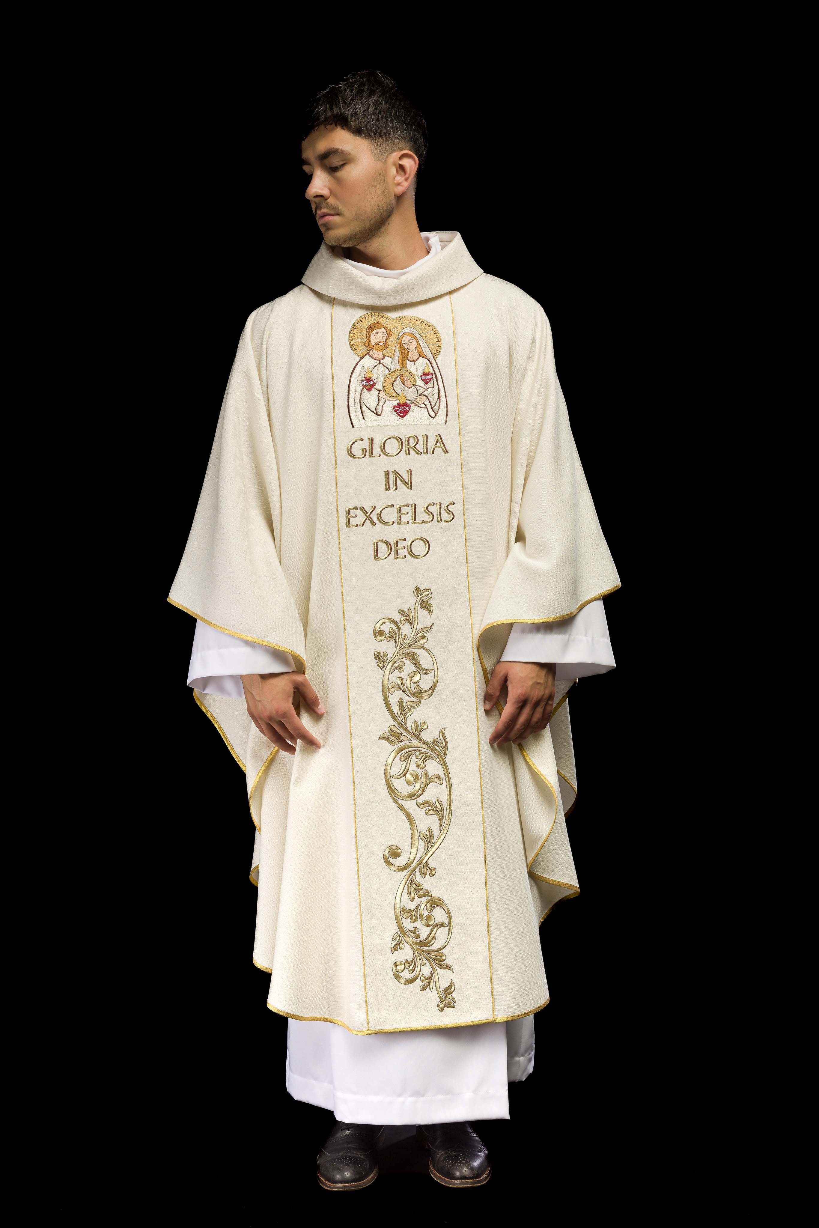 Embroidered chasuble for Christmas with the image of the Holy Family - CHASUBLES.COM