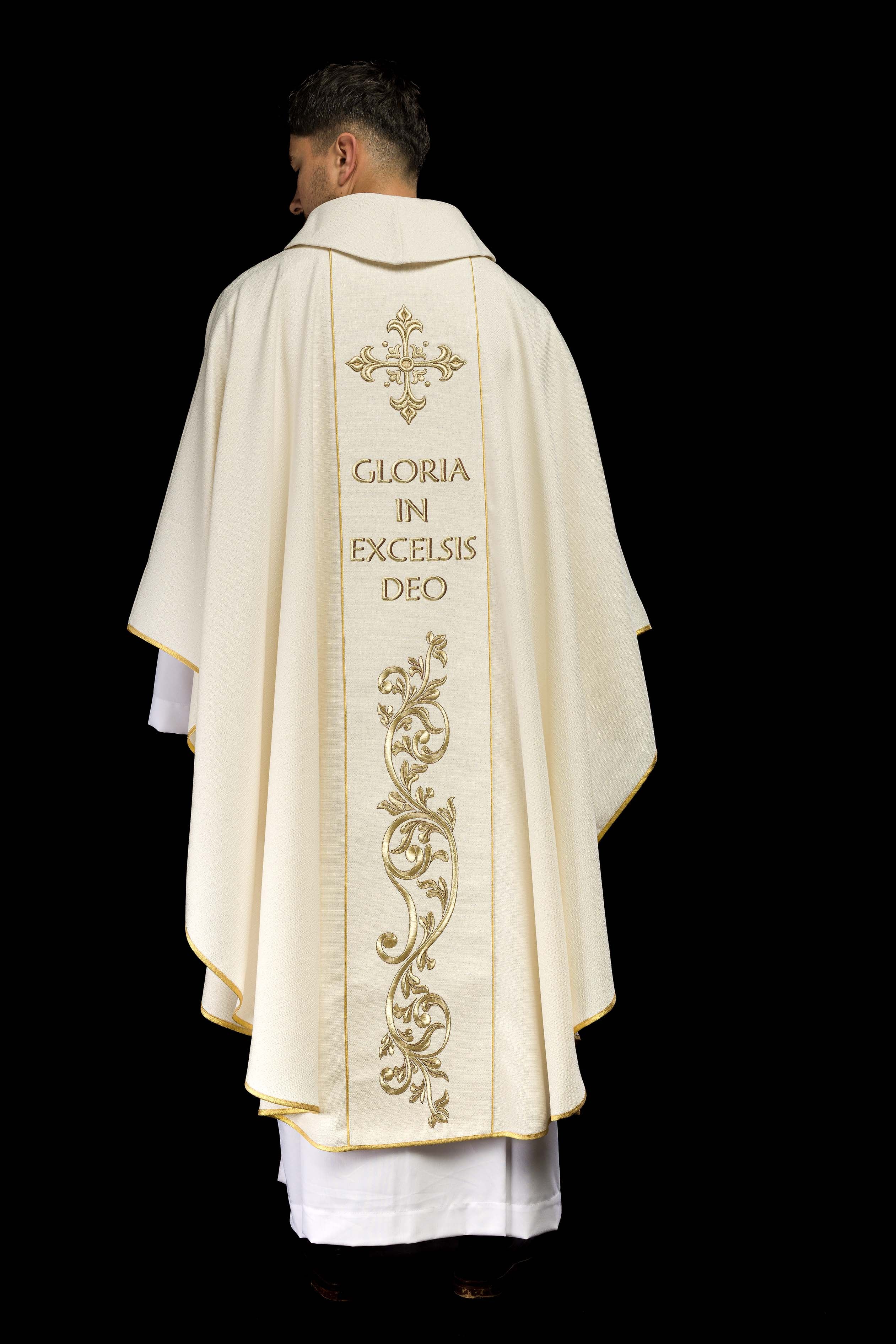 Embroidered chasuble for Christmas with the image of the Holy Family - CHASUBLES.COM