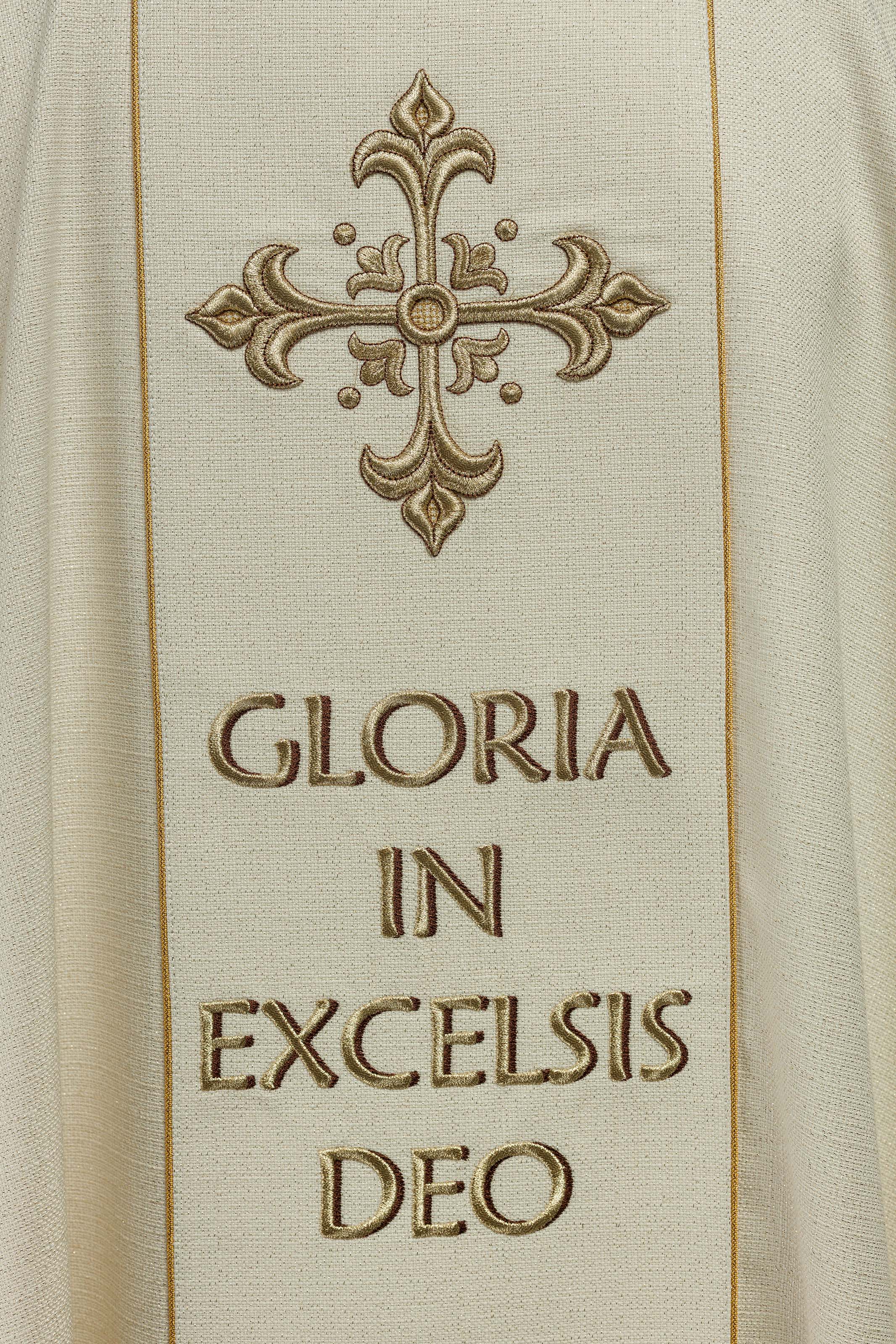Embroidered chasuble for Christmas with the image of the Holy Family - CHASUBLES.COM