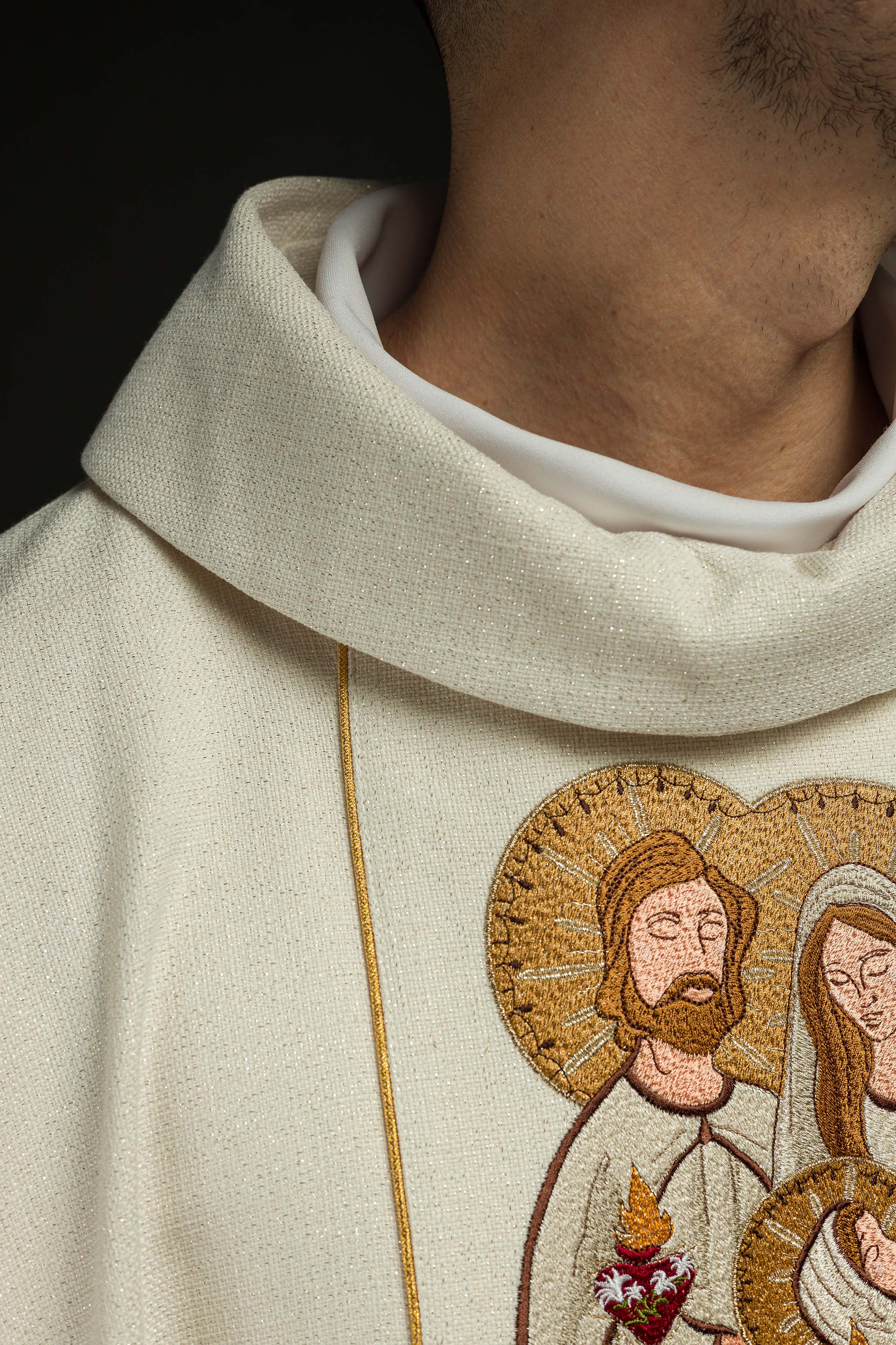 Embroidered chasuble for Christmas with the image of the Holy Family - CHASUBLES.COM