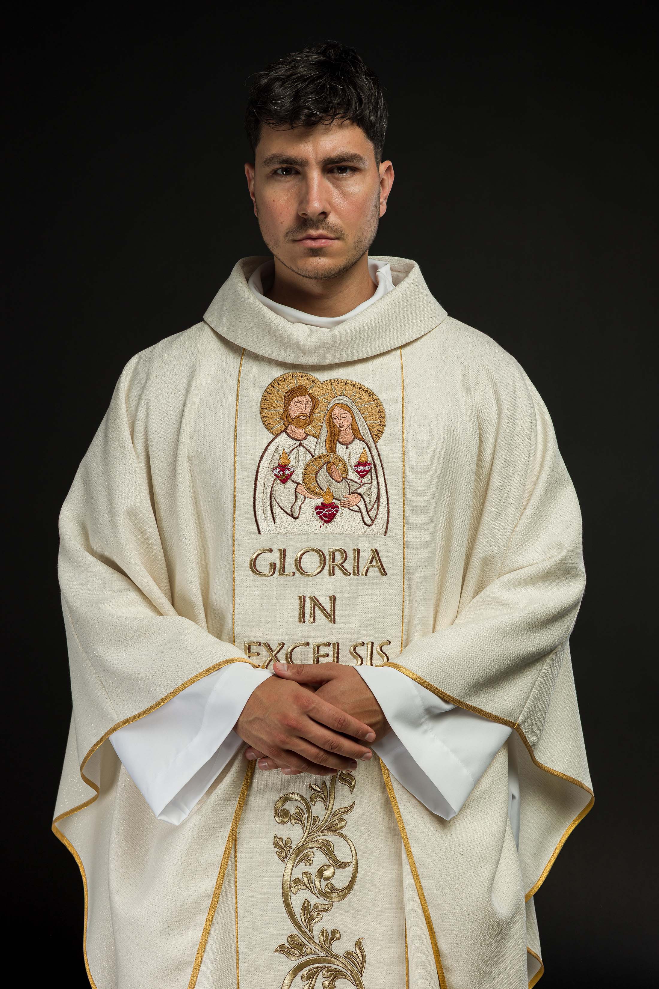 Embroidered chasuble for Christmas with the image of the Holy Family - CHASUBLES.COM
