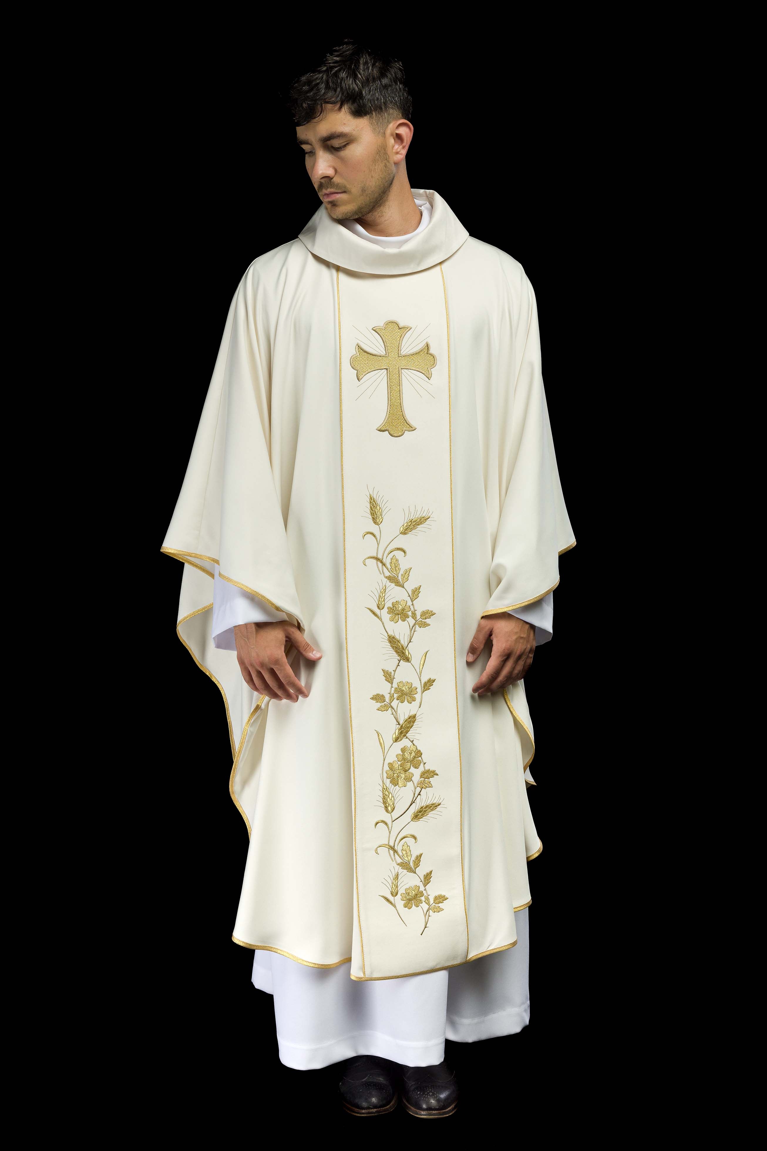 Ivory chasuble with cross and wheat embroidery - CHASUBLES.COM