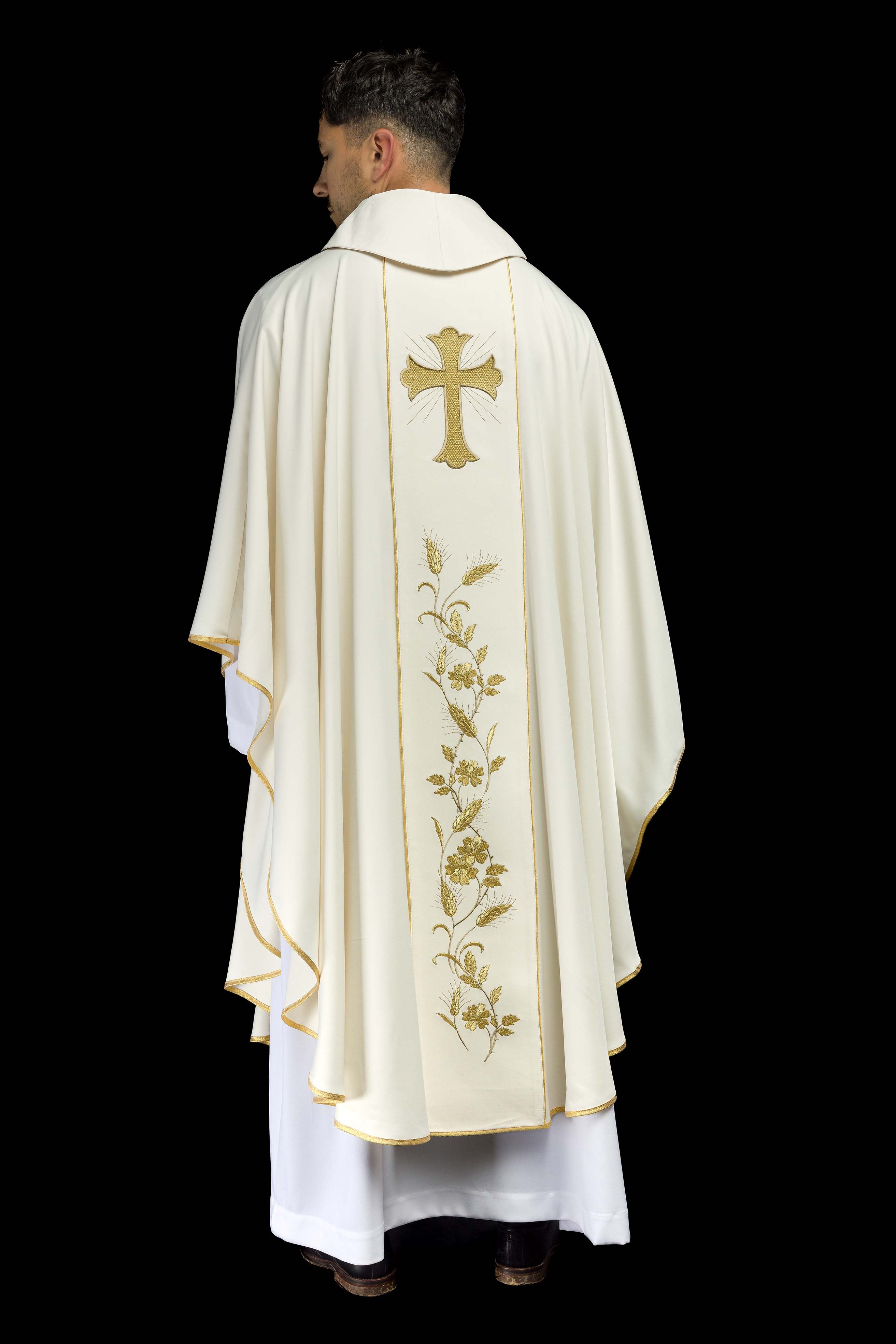 Ivory chasuble with cross and wheat embroidery - CHASUBLES.COM