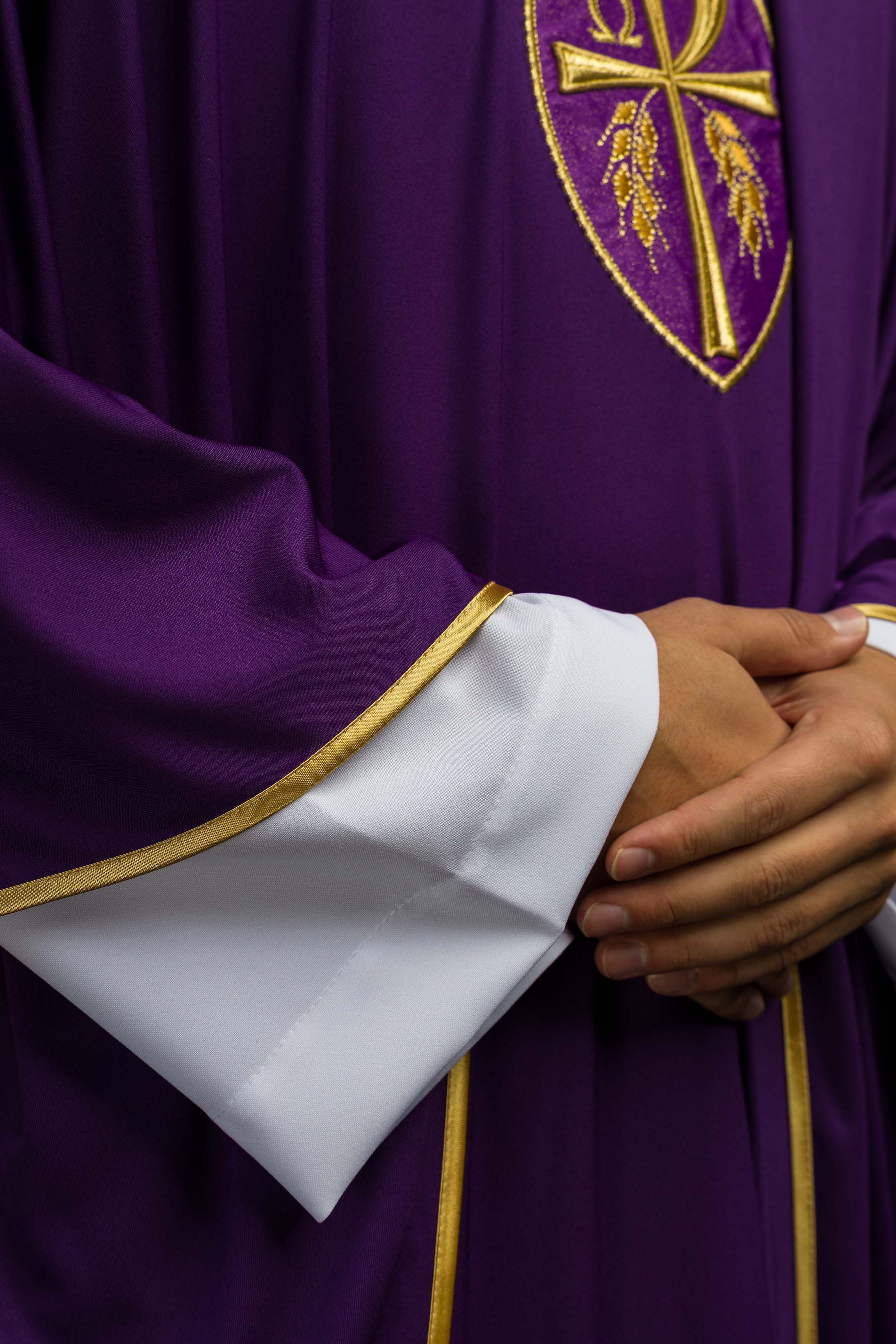 Purple chasuble made of light SACROLITE texture