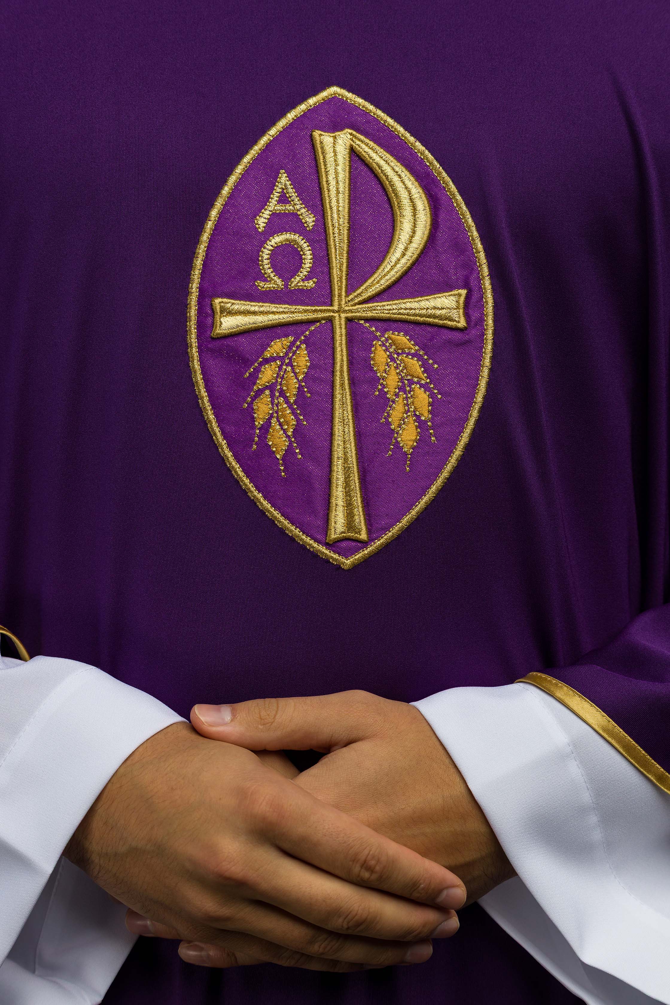 Purple chasuble made of light SACROLITE texture