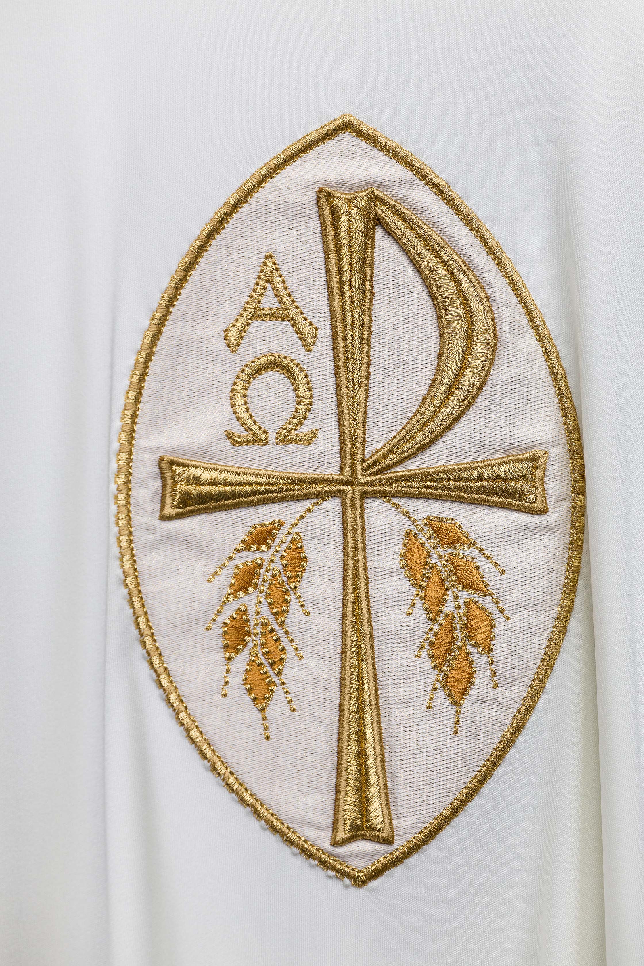 Chasuble made of breathing SACROLITE texture