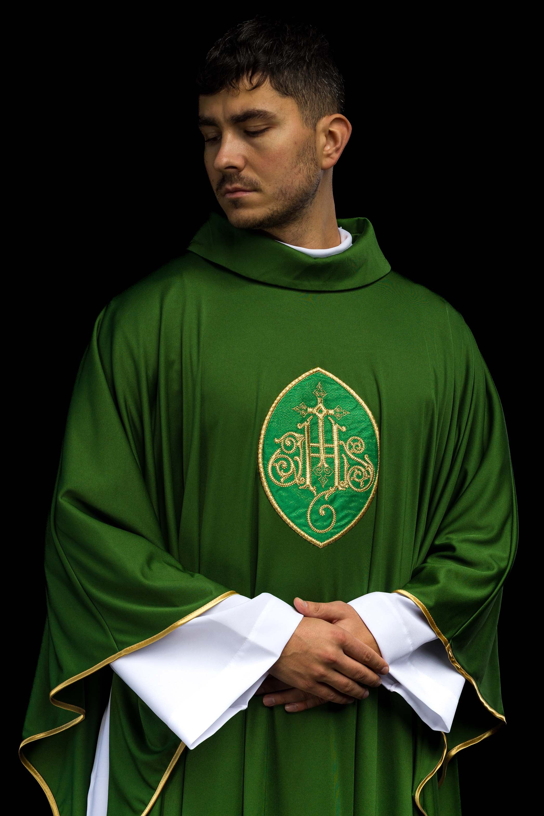 Chasuble embroidered with IHS lightweight SACROLITE knit fabric