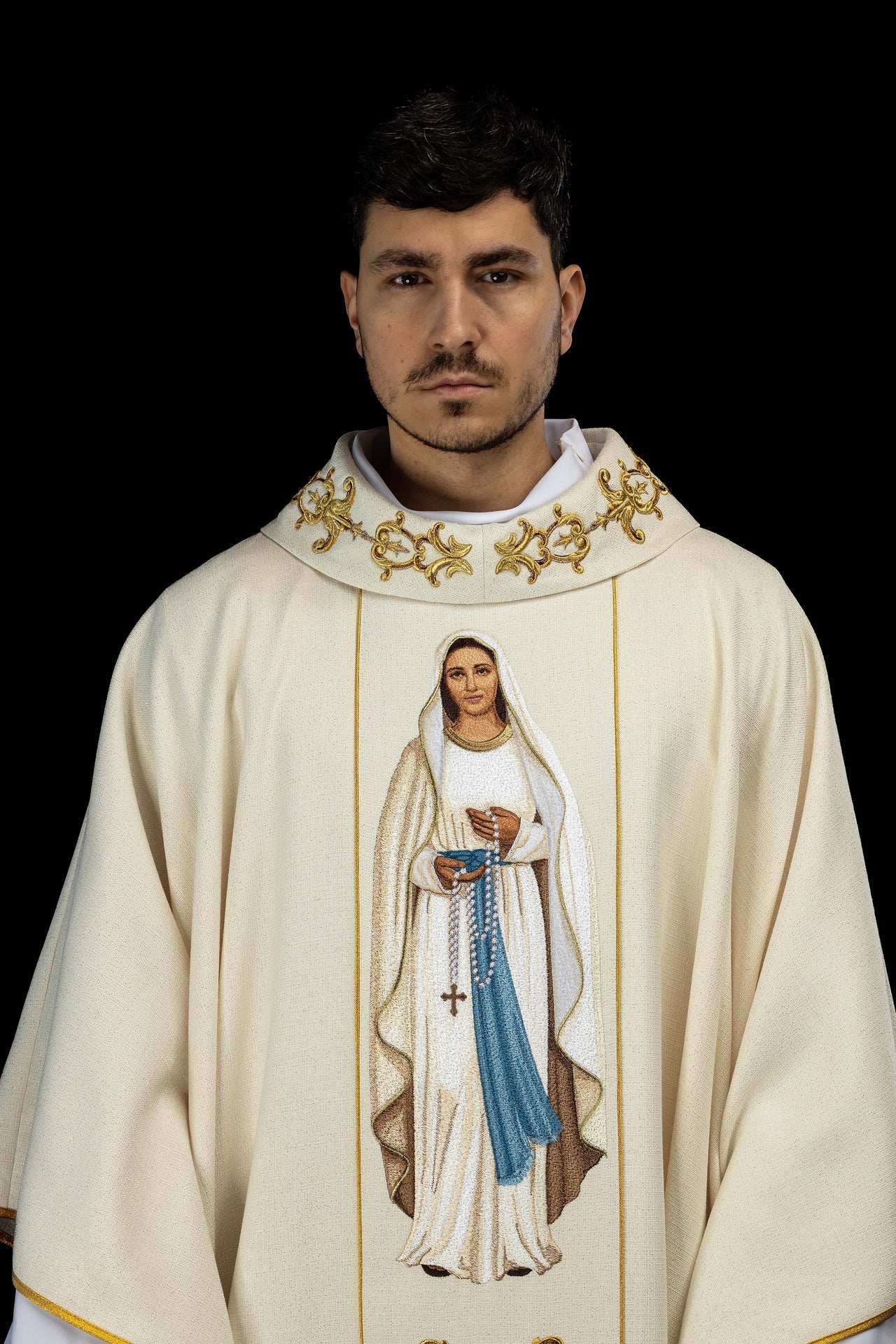 Richly embroidered chasuble with the image of Our Lady of the Rosary - CHASUBLES.COM