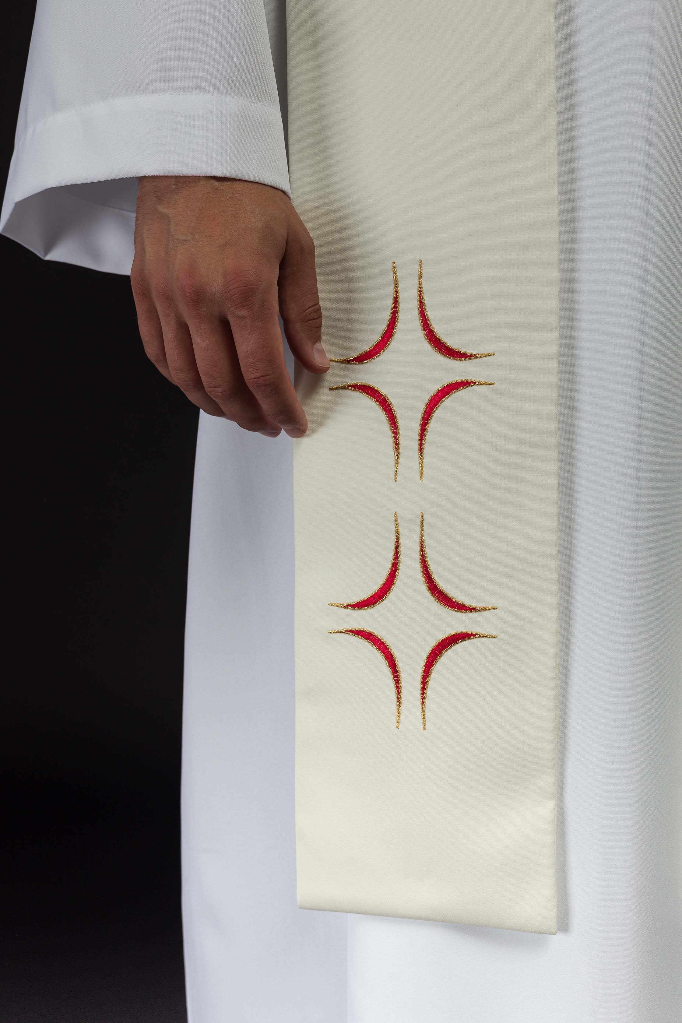 Priestly stole with embroidered Cross and Lamb in ecru
