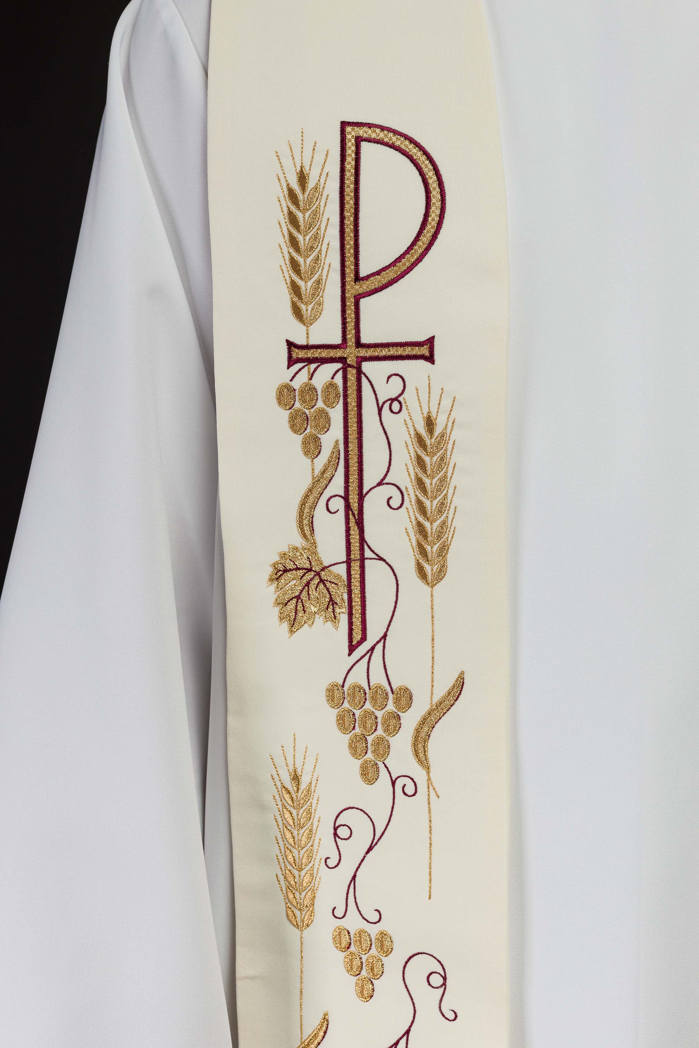 Embroidered priestly stole with cross and grapes in ecru
