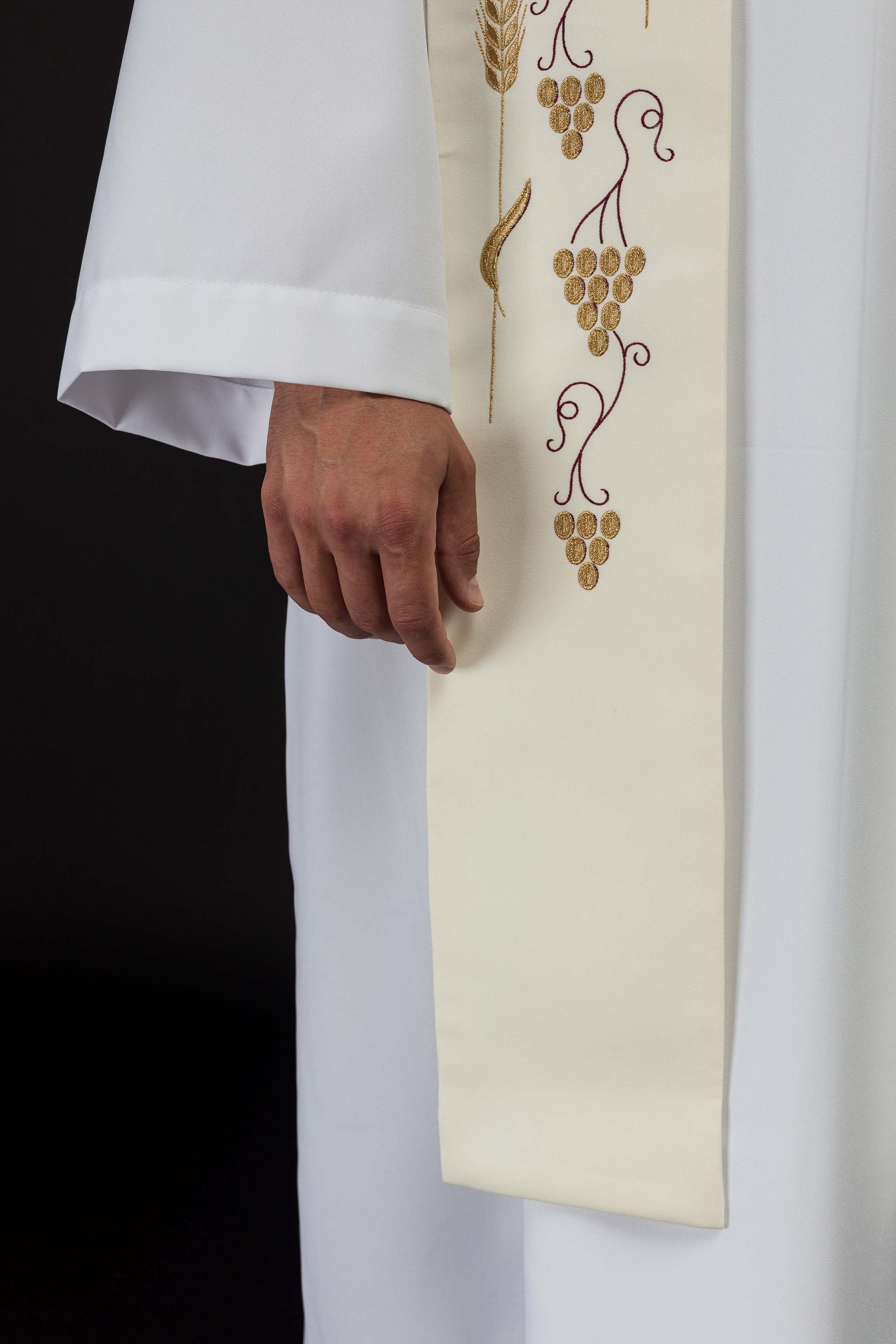 Embroidered priestly stole with cross and grapes in ecru